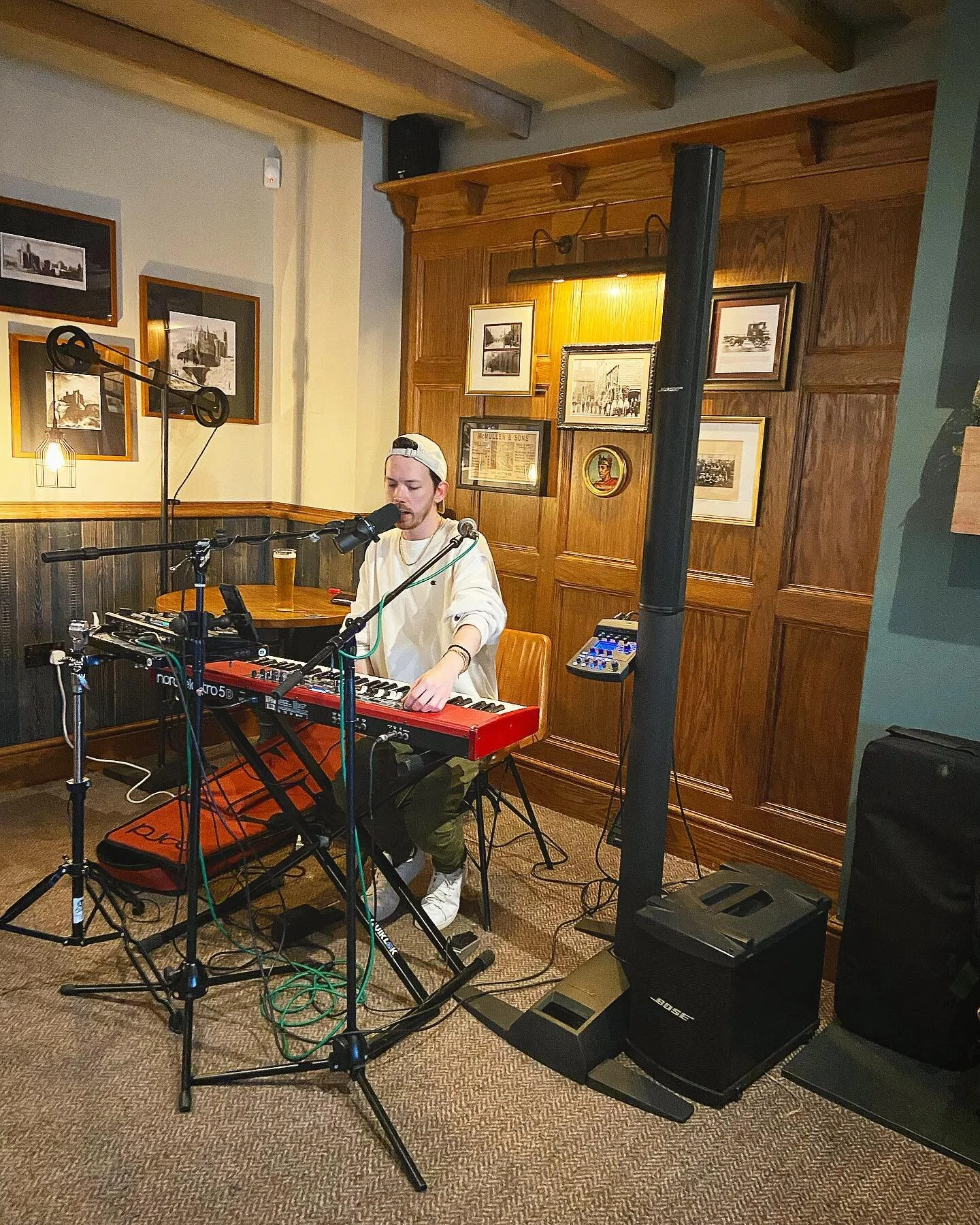 @reedaymusic providing far more entertainment during the lead up to this evenings game than the actual game! Great set! #livemusic #proud2present #0-0