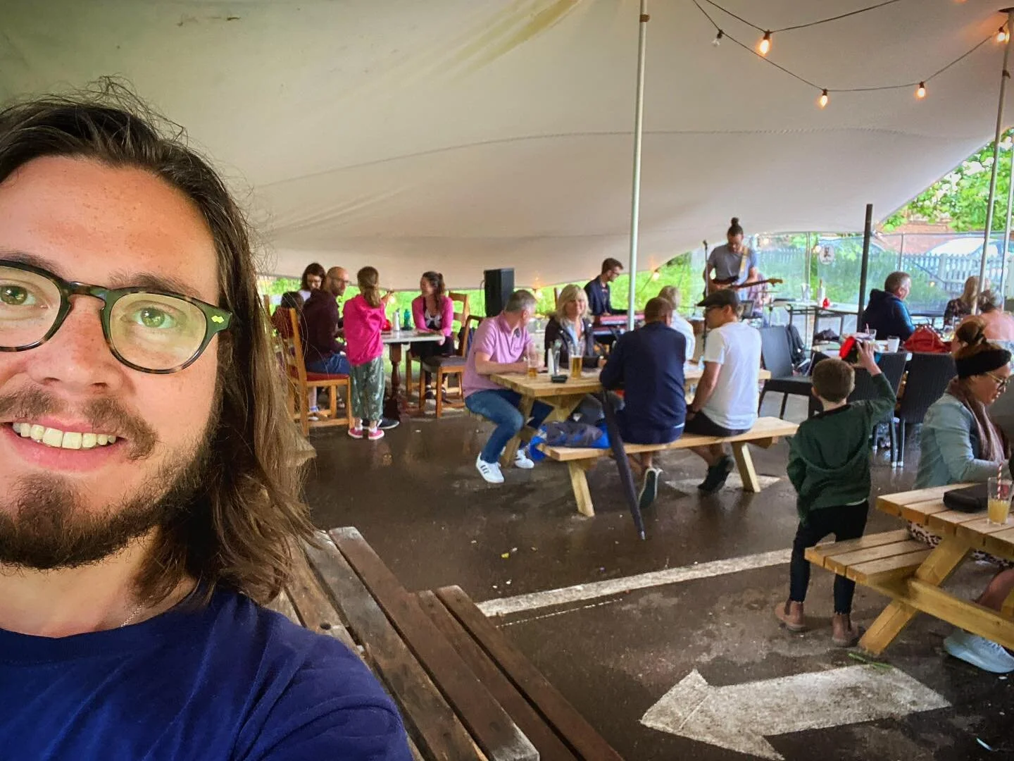 Not a single table left despite the absolute downpour! Thank you @thewellyatwelwyn for having us and a bug shout out to all you folks who clearly love it LIVE. Bless you @thewellyatwelwyn for letting us loose in your garden. Thanks to @tombragginsmus