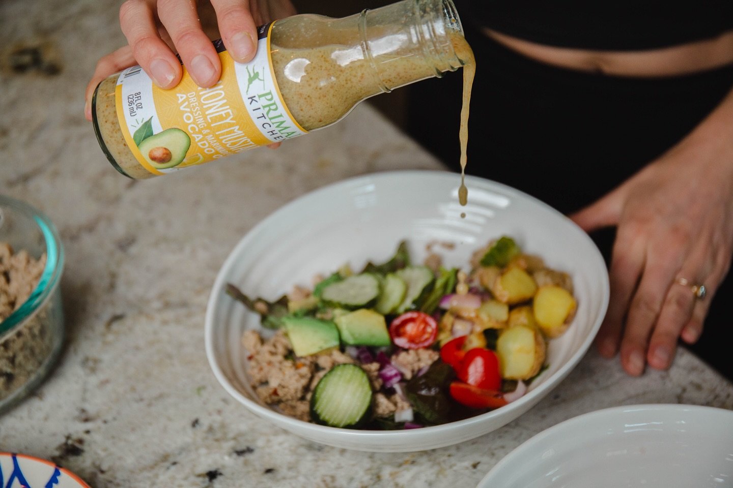 When you&rsquo;re making my burger bowls for dinner, don&rsquo;t forget your @primalkitchenfoods honey mustard dressing. It really makes the bowl! Find the recipe on my blog (link in bio). 

@primalkitchenfoods is free from:⁣⁣
❌Corn syrups &amp; high