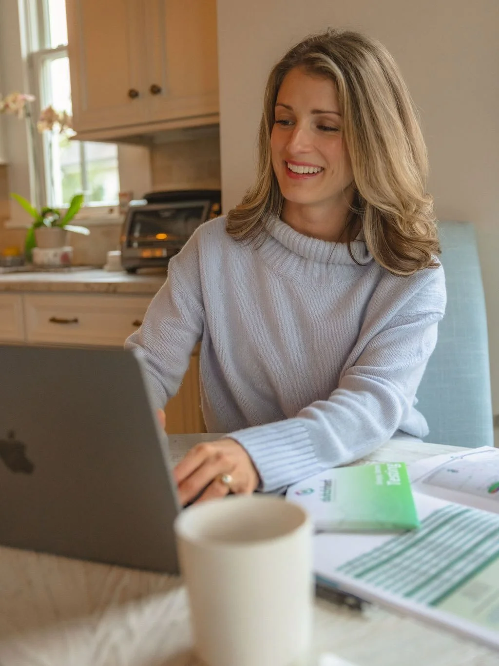 Understand your hormones💫
 The @dutchtest gives you a deep look at your stress hormones, sex hormones, estrogen metabolism &amp; more&mdash;all from the comfort of home.

My Hormone Health Intensive includes the DUTCH test, a full analysis, and a cu