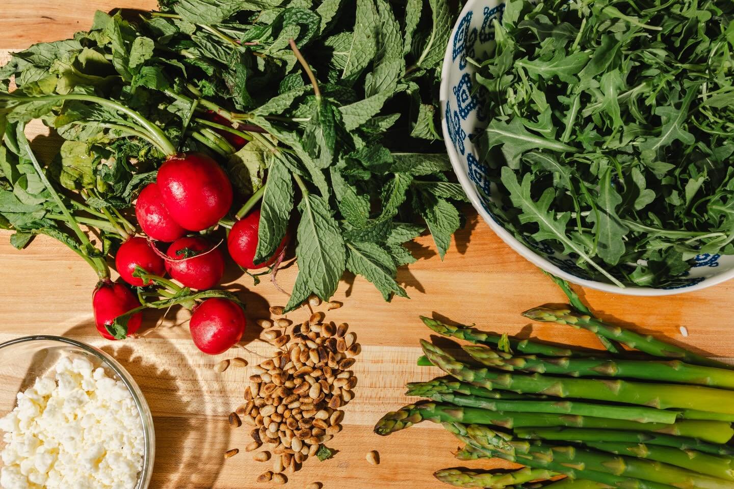 SAVE this salad for your next spring gathering!🌸

There&rsquo;s something special about eating with the seasons 🌱&mdash;produce harvested at its peak isn&rsquo;t just fresher and more flavorful, it&rsquo;s also packed with more nutrients and vitami
