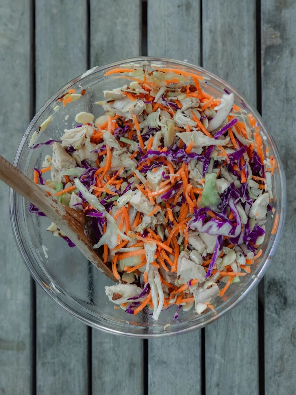 ICYMI ✨ 5-ingredient Chinese chicken salad &mdash; just in time for the holiday weekend 🇺🇸🥢

Crunchy, protein-packed, and made for real life&hellip; aka meal prep, beach days, and easy entertaining.

This one actually holds up (no soggy salads her