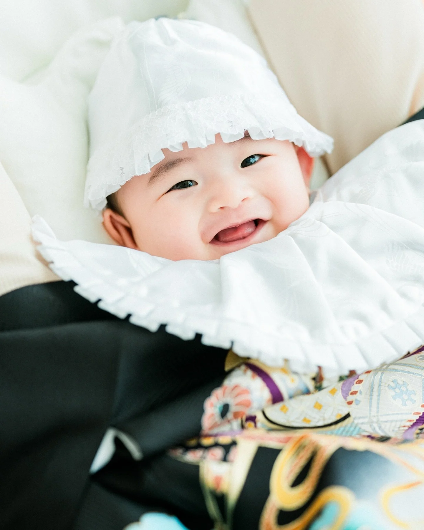 こんにちは、アニュのあらかわです。

産着での赤ちゃんとワンちゃんと家族写真。

いつも使っていただいている椅子をご持参して、
終始、ご機嫌でニコニコのMくん。

シンプルで自然体。
そんなリラックスした表情の写真が
撮れて嬉しかったです！

___________________

anu 結婚と家族の写真アニュ
@helloanu_ 

#家族写真熊本
#お宮参り熊本
#フォトスタジオ熊本