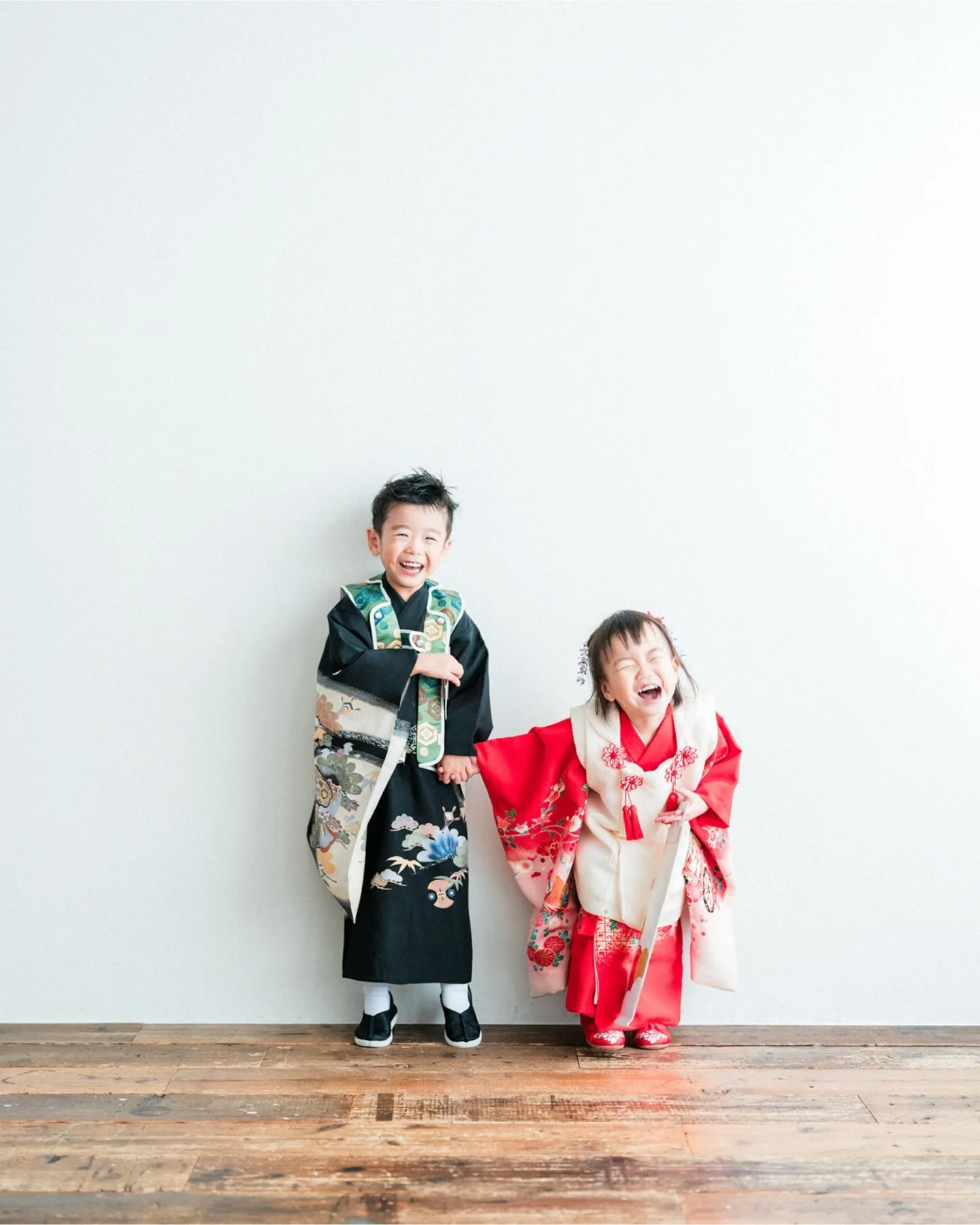 こんにちは、アニュのあらかわです。

今年もたくさんの753をありがとうございました。
※ただいま順次仕上げておりますので、
楽しみにお待ちいただければ幸いです！

ちっちゃい頃から撮影をさせていただいているご家族。
お兄ちゃん、お姉ちゃんになって、元気いっぱい！！
撮影のオーダーにもしっかり応えてくれました！

いつもありがとうございます！！

___________________

anu 結婚と家族の写真アニュ
@helloanu_