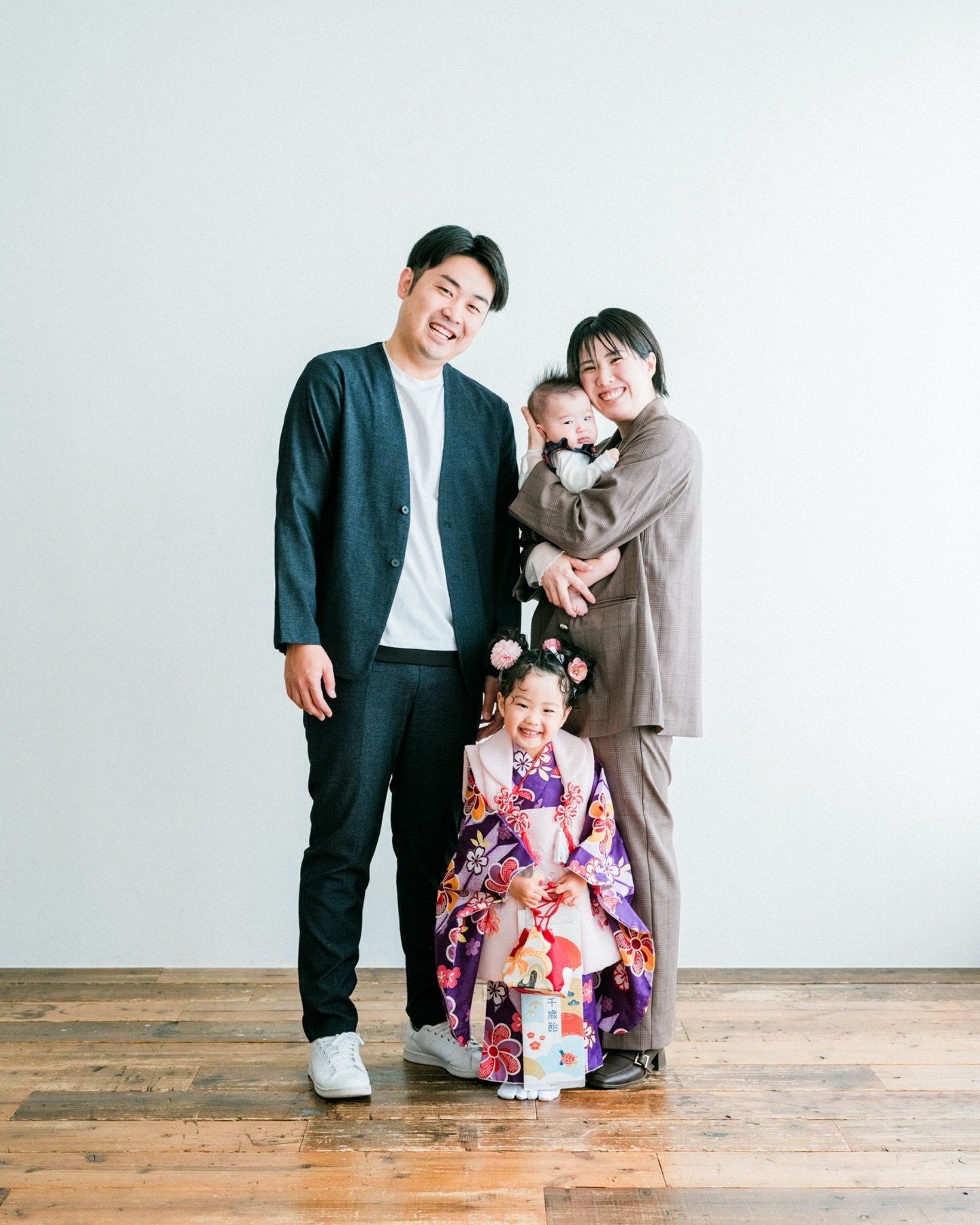 こんにちは、アニュのあらかわです！

先日の七五三撮影、主役はお姉ちゃん♪

二人の愛らしい笑顔が残せて、
私も本当に嬉しい気持ちになりました。

大切な節目をお任せいただき、
ありがとうございました！✨

📅 撮影のご予約状況

「うっかり時期を逃しちゃった&hellip;」という方もご安心ください！
 **「後撮り」**のご相談、まだまだ受付中です。

そして早くも、春の**「桜ロケ」**のご予約がスタートしています🌸

毎年、桜のシーズンは予約がすぐに埋まってしまいます。
「満開の桜の