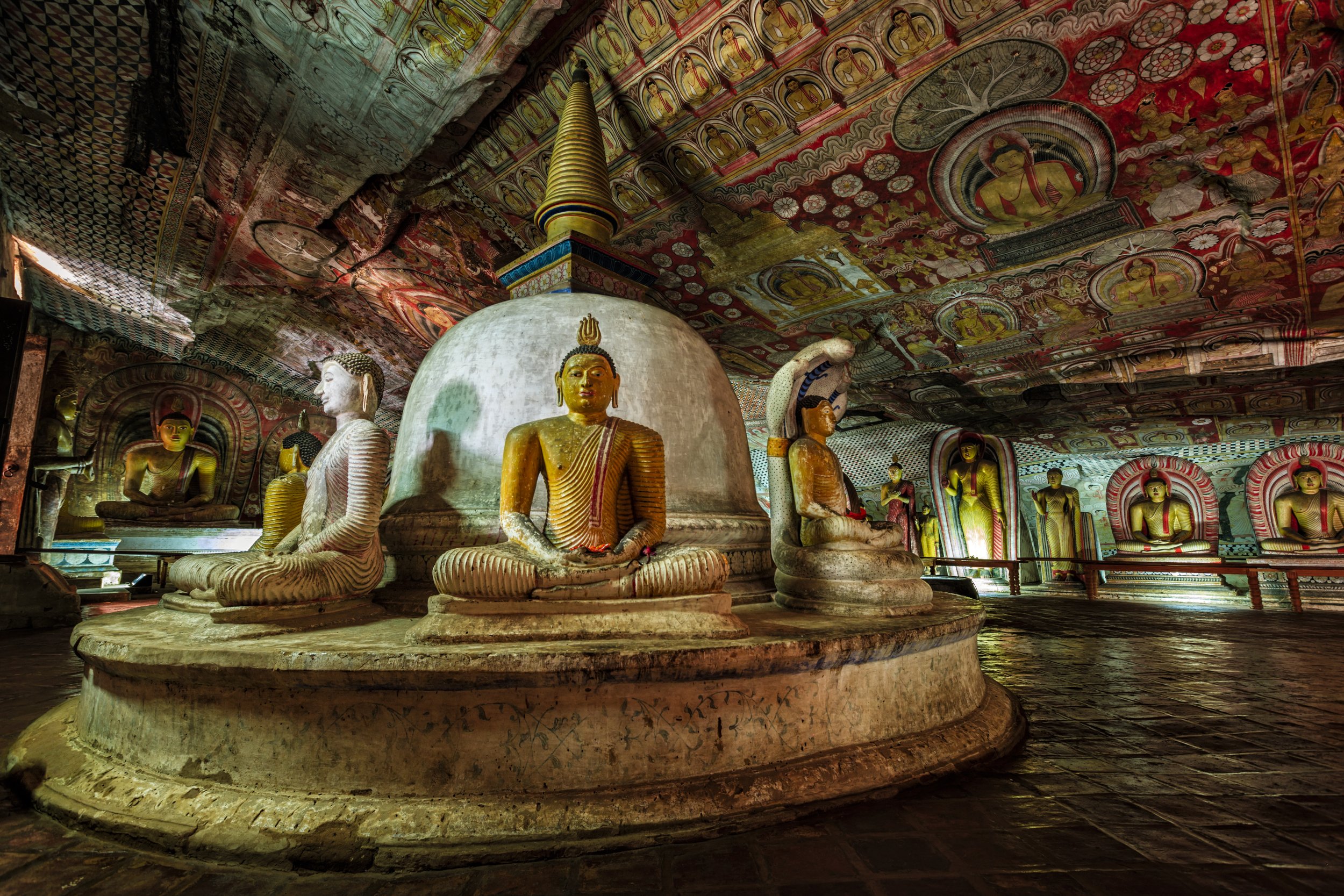 Dambulla-cave-temple---Buddha-statues,-Sri-Lanka-521090024_5616x3744.jpeg