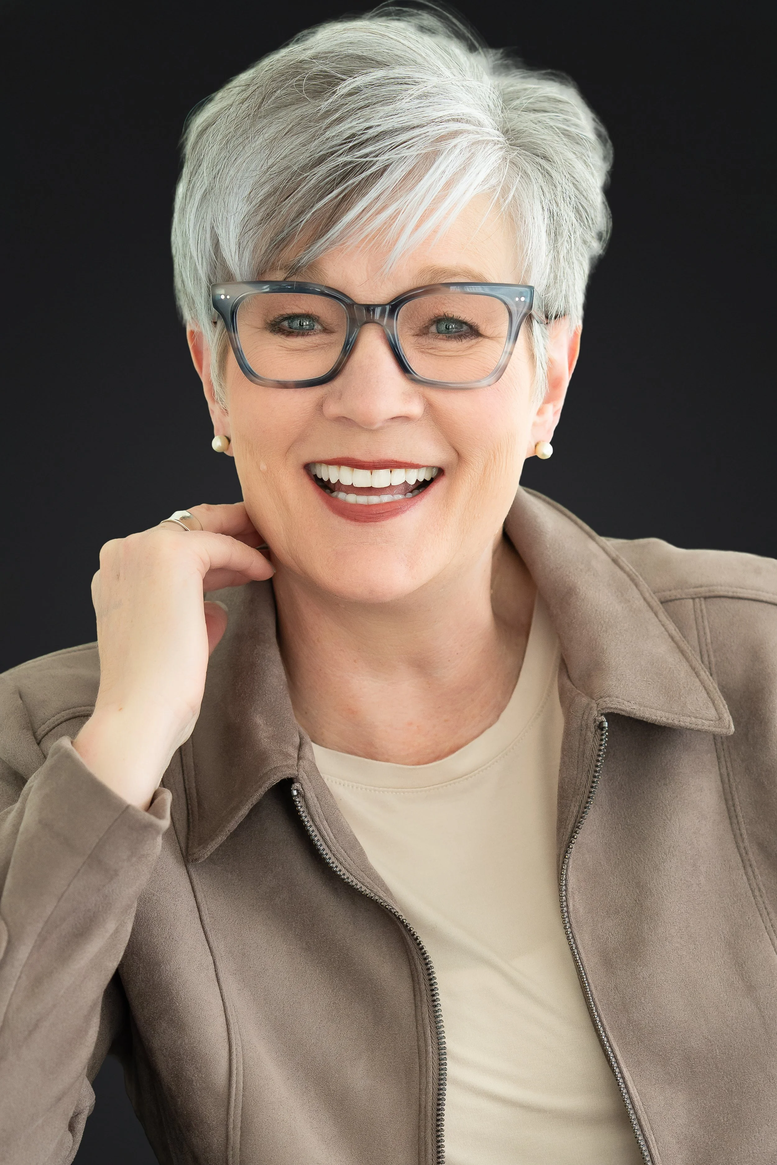 Headshot 9 Pam White.jpg