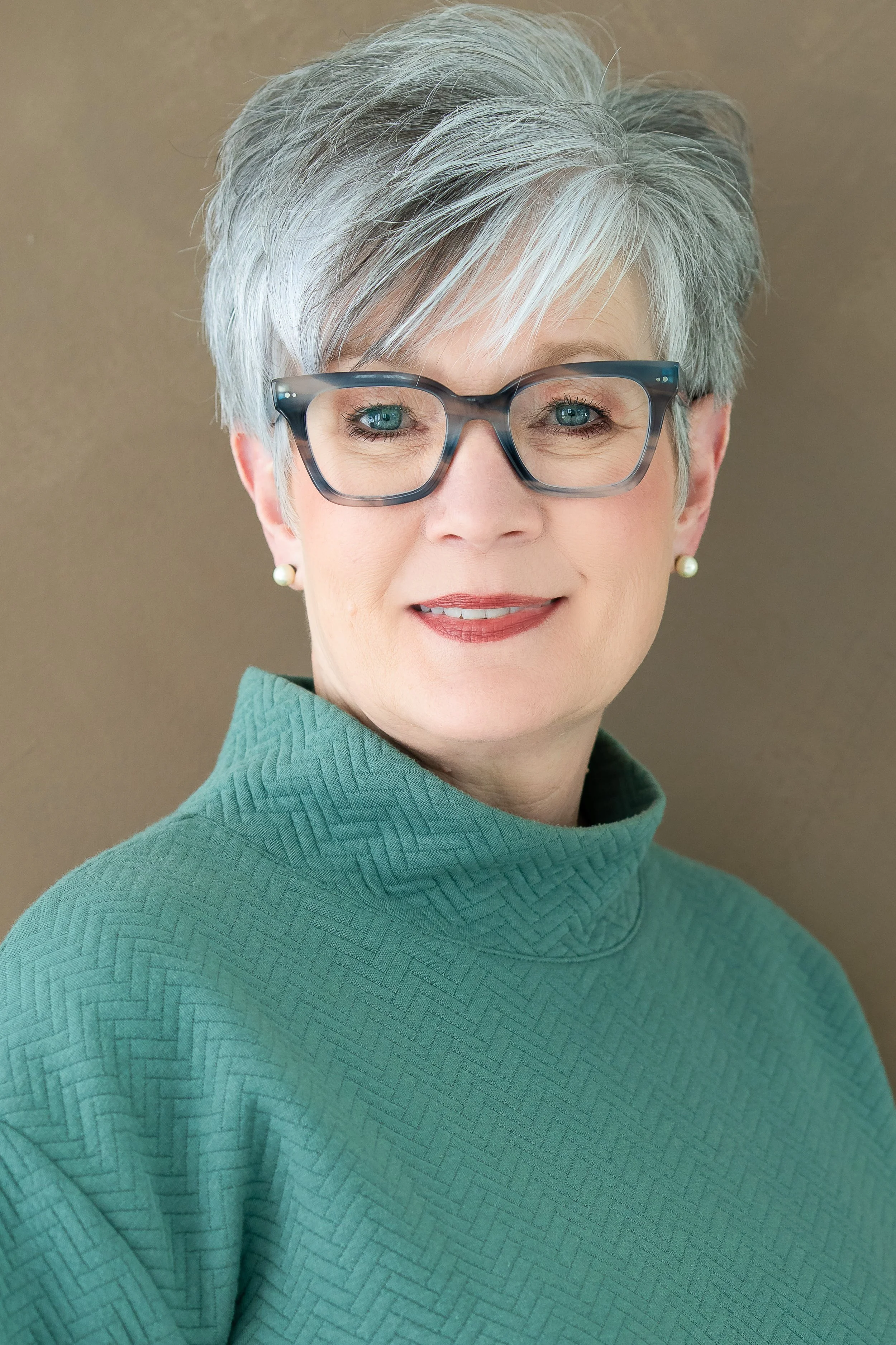 Headshot 11 Pam White.jpg