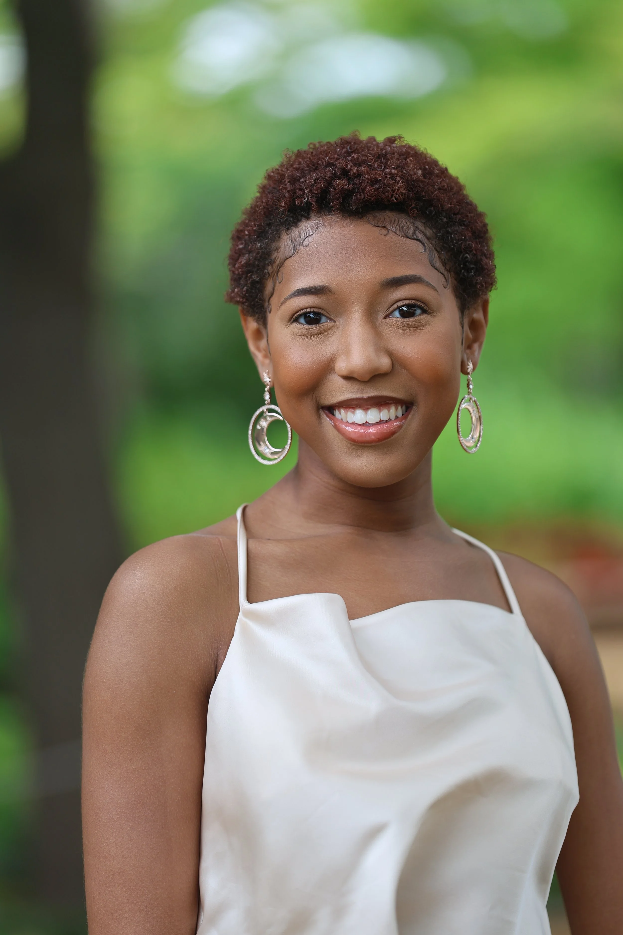 Headshot 2023 Curly Hair Erin Nicole.JPG