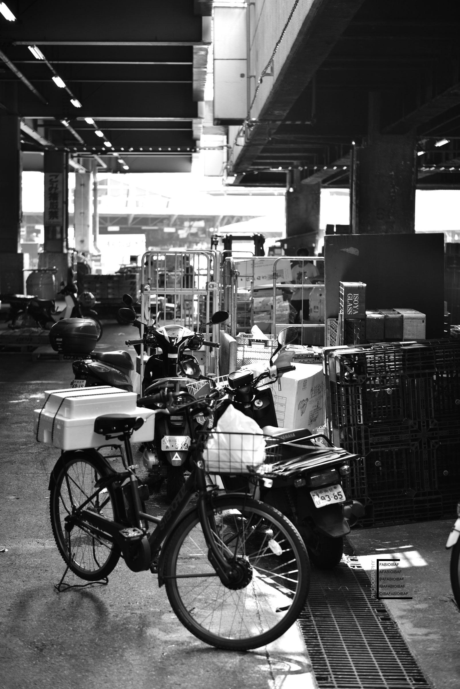 tokyo---Fmarket---bike-truck-bw.jpg