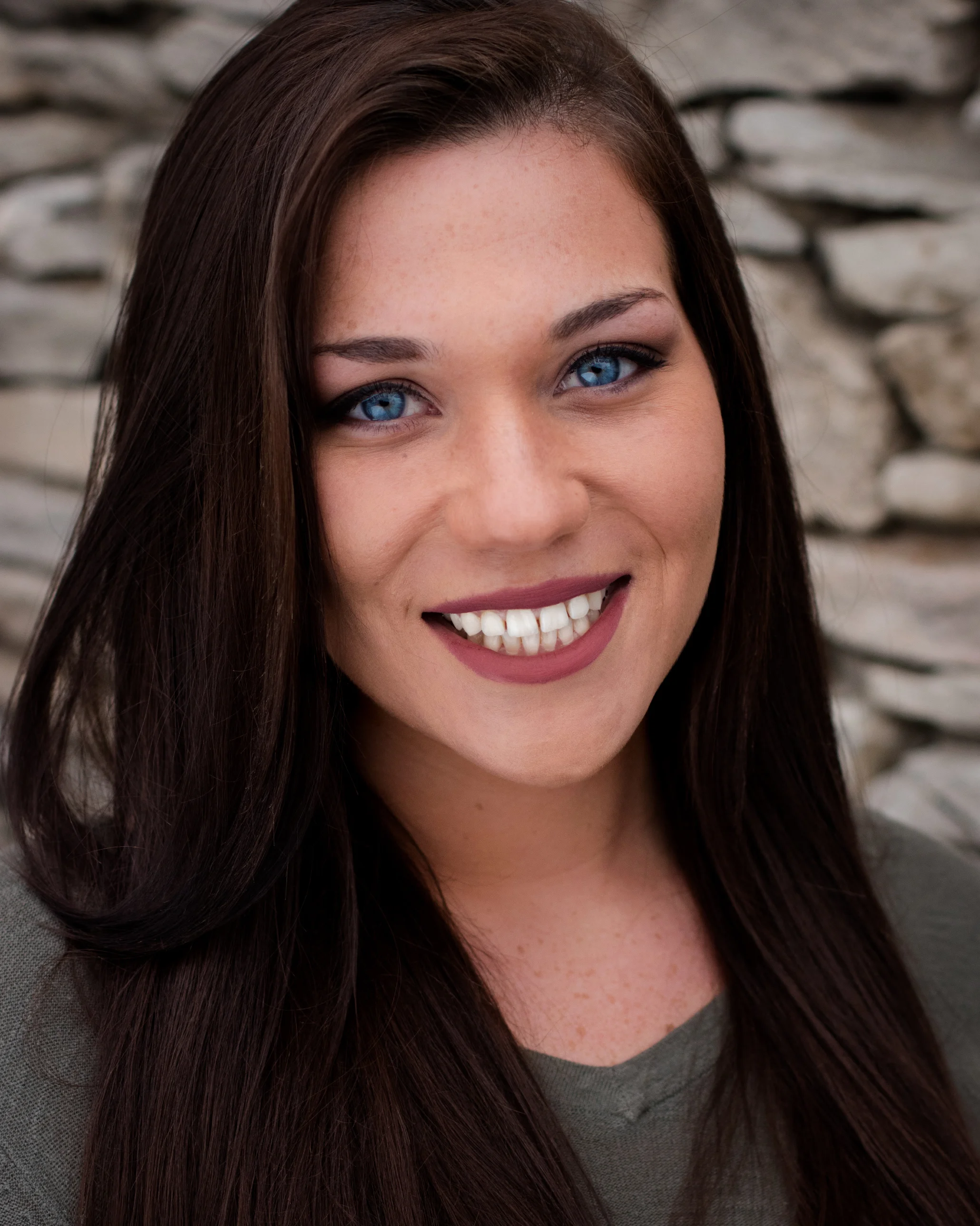 Headshot Mara Phelps