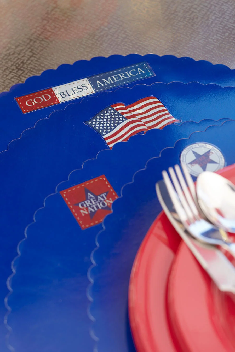 Sandra_lee-American-tablescape3.jpg