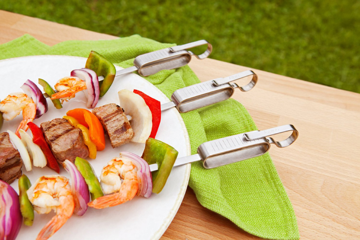 quirky-slide-serve-metal-skewers-3.jpg