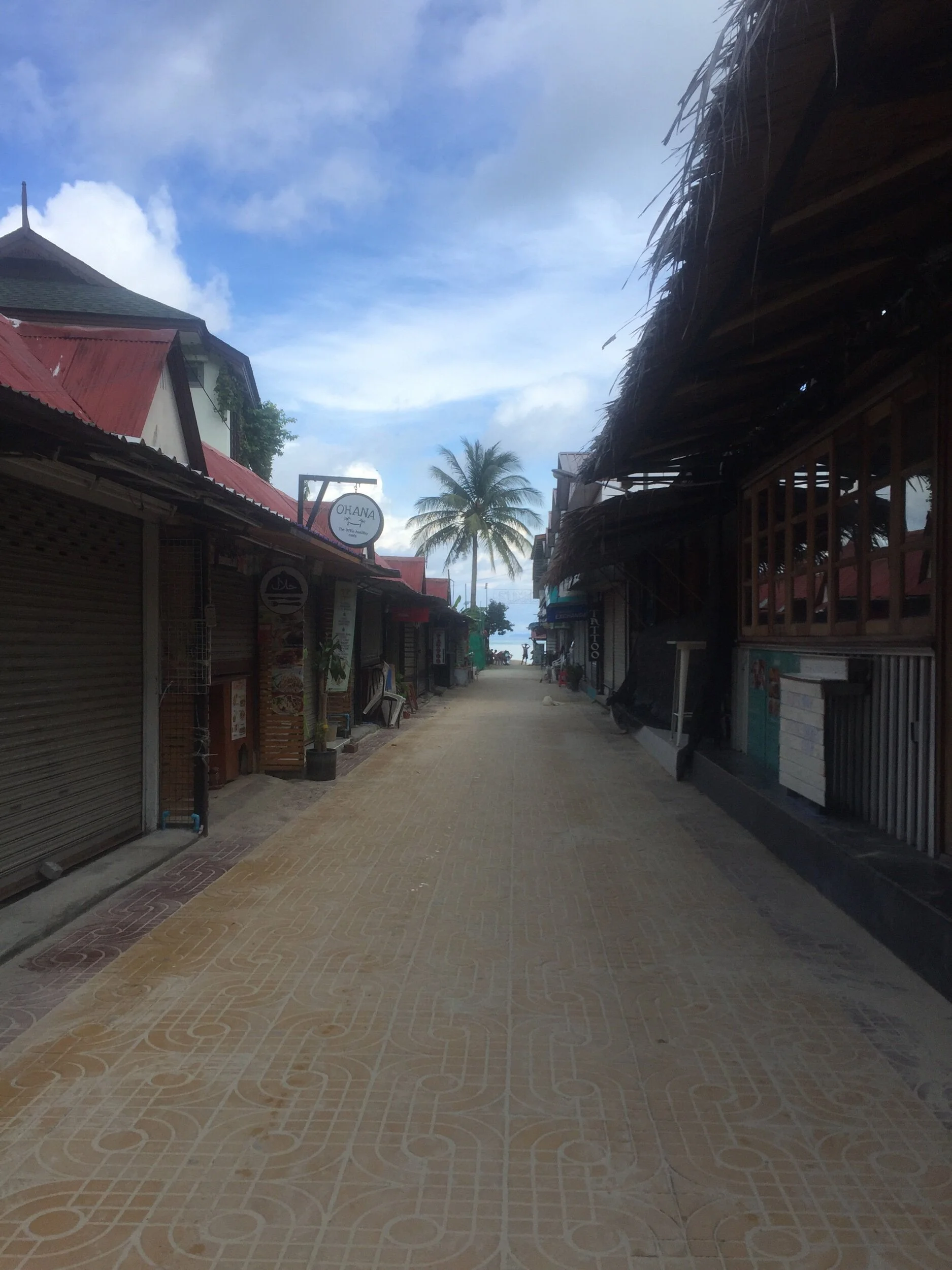 Restaurants and bars along the way to the beach from Coco Bella