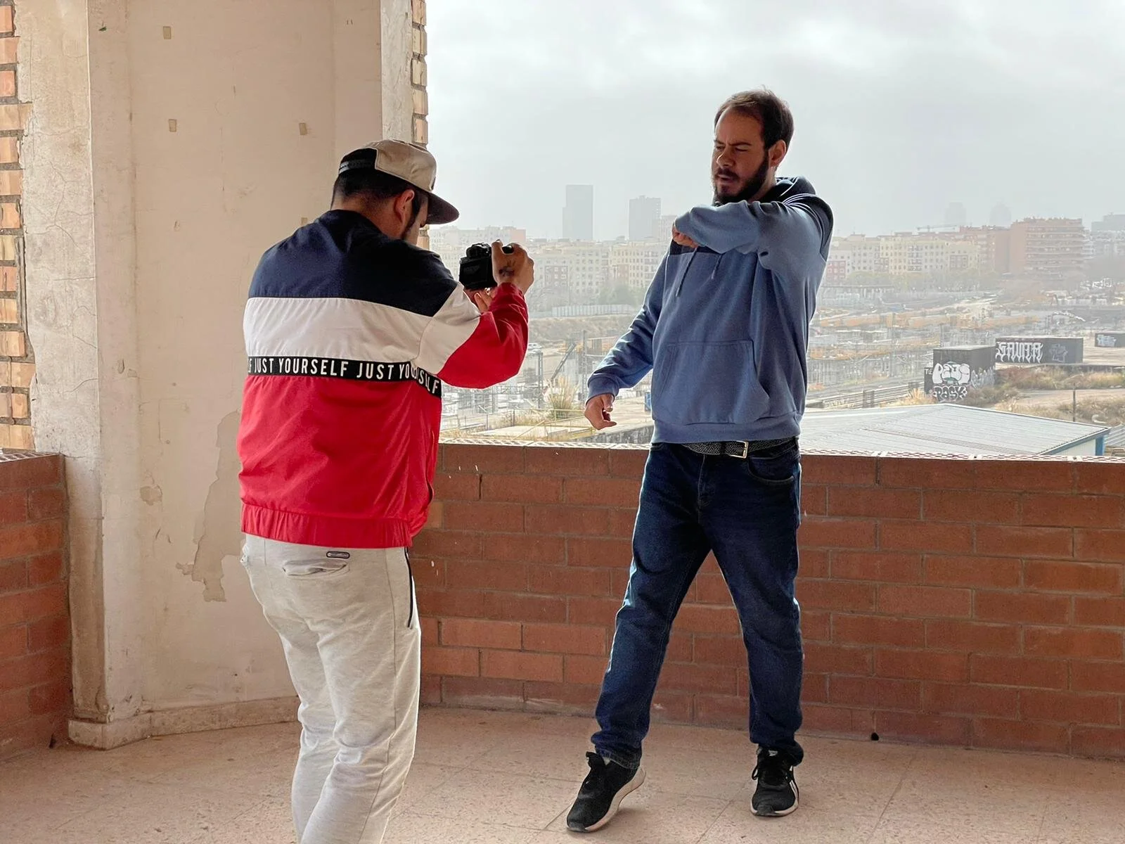 "NUESTRAS LIBERTADES" DE PABLO HASÉL, RODAT A LA NAU BOSTIK