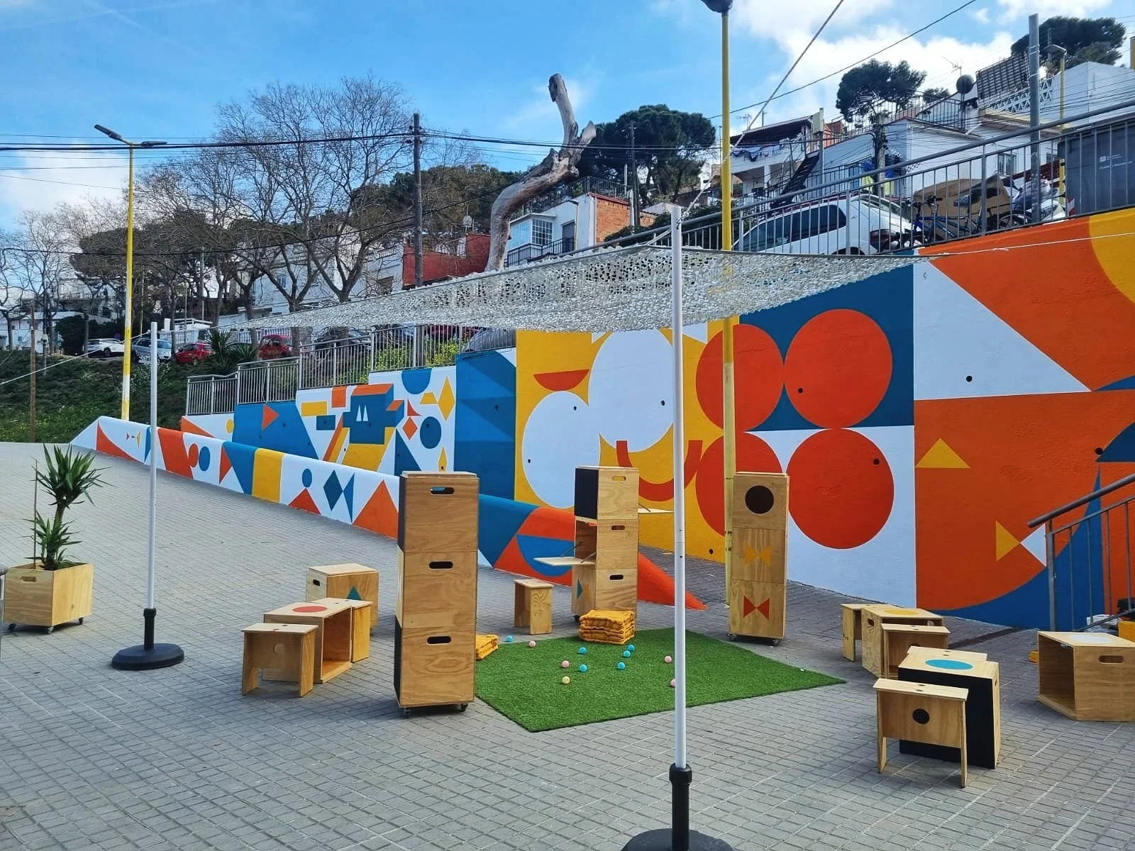 EN OBERT. Dinamització i adequació dels espais exteriors del Centre Obert de Torre Baró