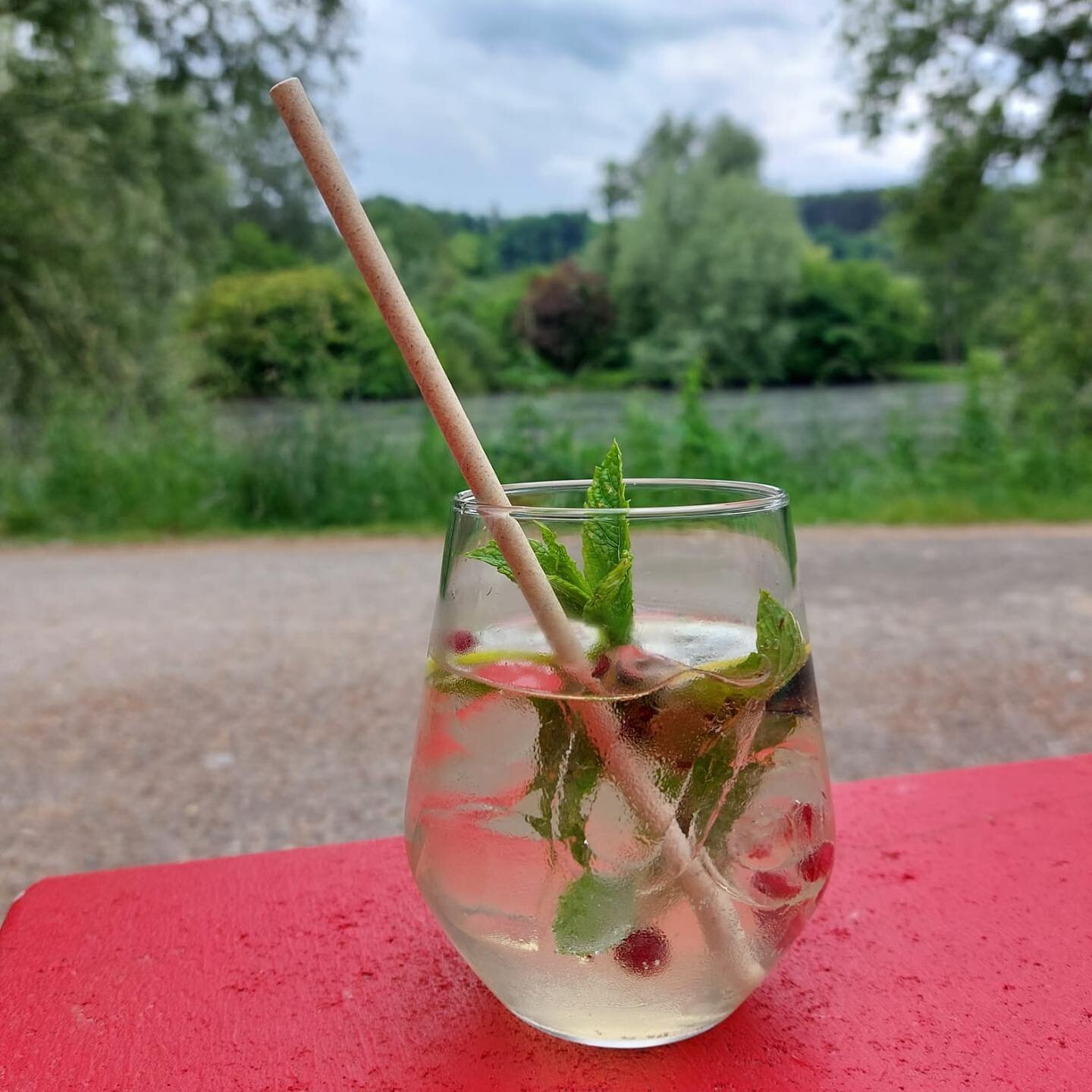 N&rsquo; Hugo vielleicht? 😎 Was ist euer liebster Sommer-Drink? 🍹

#happytoseeyou #beutesee #kiosk #biergarten #beutwangsee #neckarhausen #n&uuml;rtingen #neckartalradweg #minigolf #adventuregolf