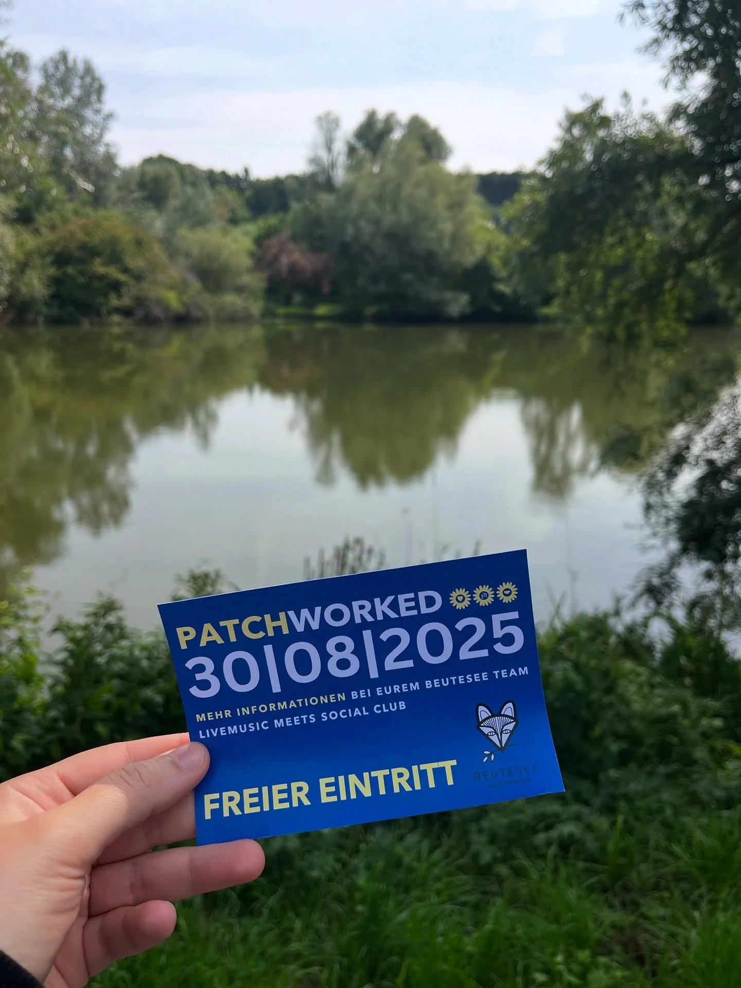 🎶 Musik am See 🌊 Sa, 30.08. ab 16:00 Uhr @patchworkedfam 

Freut euch auf aufstrebende Original-K&uuml;nstler/innen, eine musikalische Reise durch die letzten 4 Jahrzehnte &amp; spontane Jams und einem wundersch&ouml;nen WIR-Gef&uuml;hl, dass durch