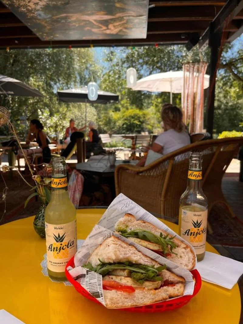 📆 Ganz sch&ouml;n was los am See 🥳⤵️

🎶 Sa | 19.7. | ab 16:00 - Elektronische Tanzmusik mit @philippmarijanaband @einhauch_von_ernst 

🎶 So | 20.7. | ab 13:00 - 20s-80s Beats mit Plattenpfl&uuml;cker

📖 Fr | 22.8. | 19:00 - Lesung der Wortakroba