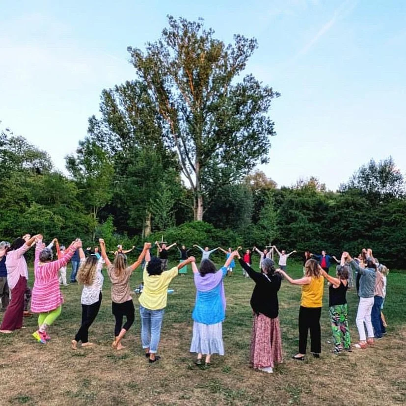 🌝 Mondkraft, Erdenergie &amp; Sonnentanz 🌞 Tanz dich beim Silent Dance mit Kopfh&ouml;rern gl&uuml;cklich mit @carmen.merstadt. 🎧

Das n&auml;chste Mal findet am 23.7. um 19 Uhr statt - mit dem Motto: SommerSonnenWelleTANZEN 💃

#silentdance #beut