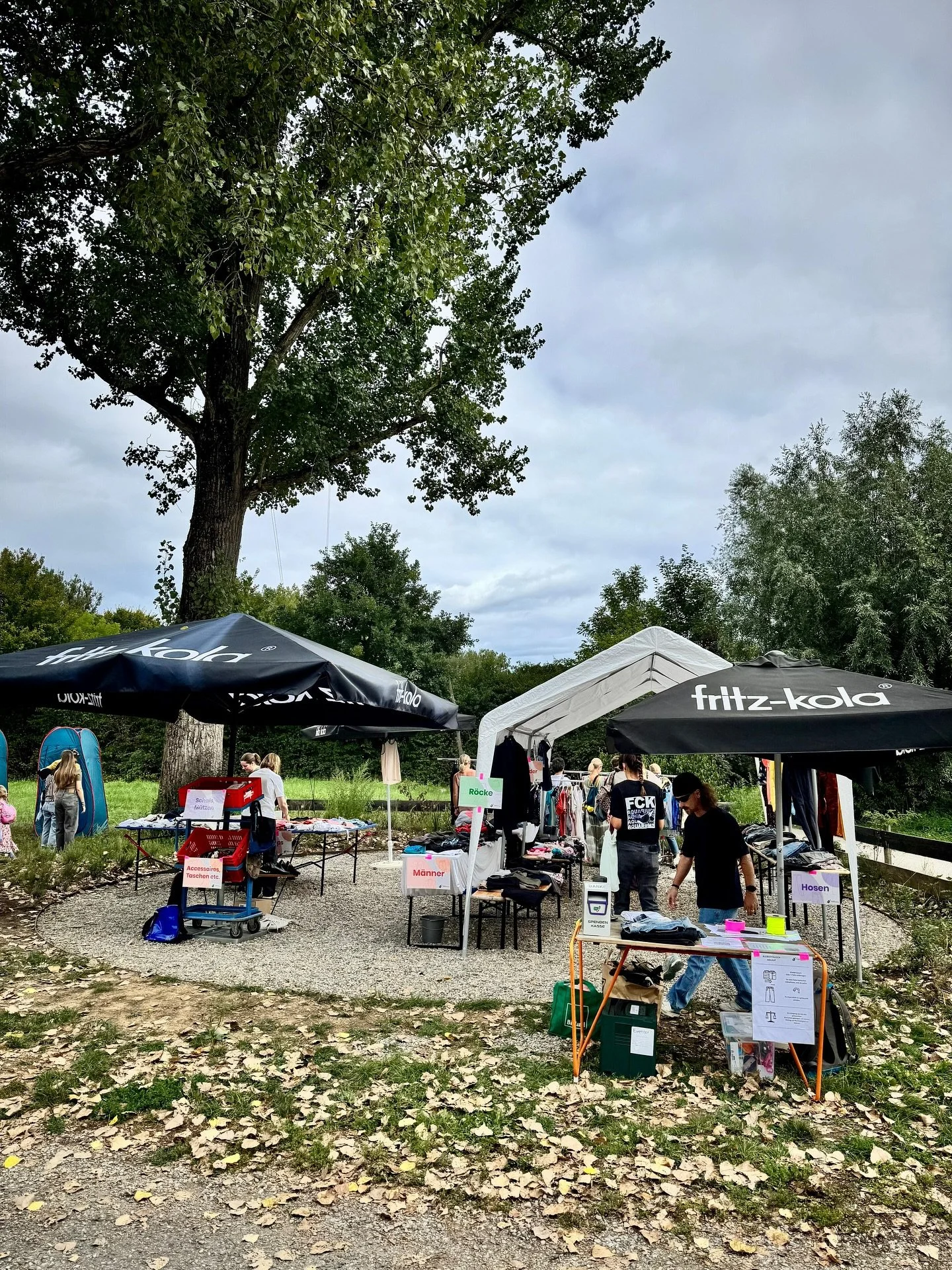 👕👖Kleidertauschparty! ✨💫 @klimataskforce 

#kleidertausch #klimataskforce #beutesee #beutwangsee #n&uuml;rtingen #adventuregolf