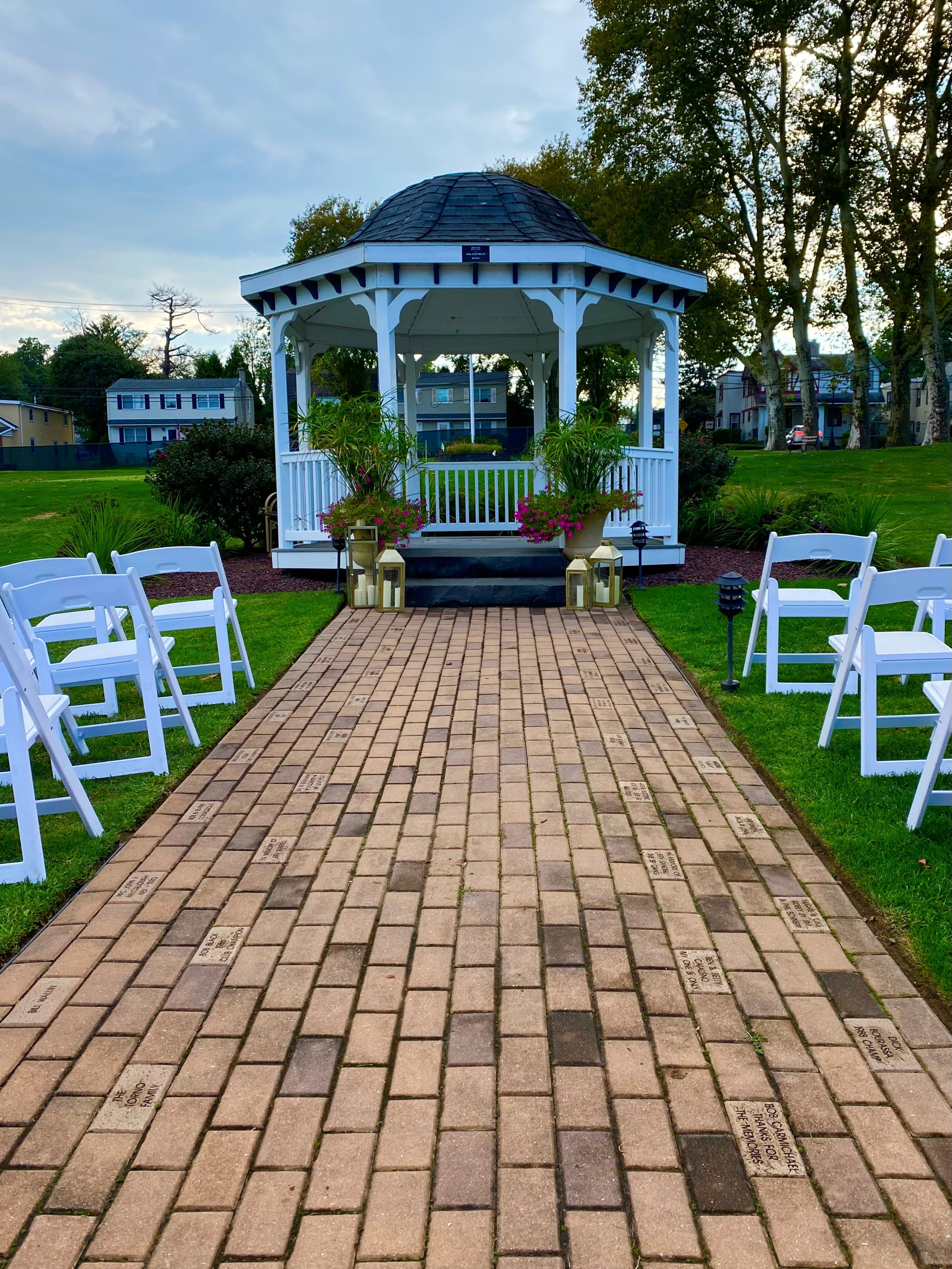 gazebo set up 2.jpg