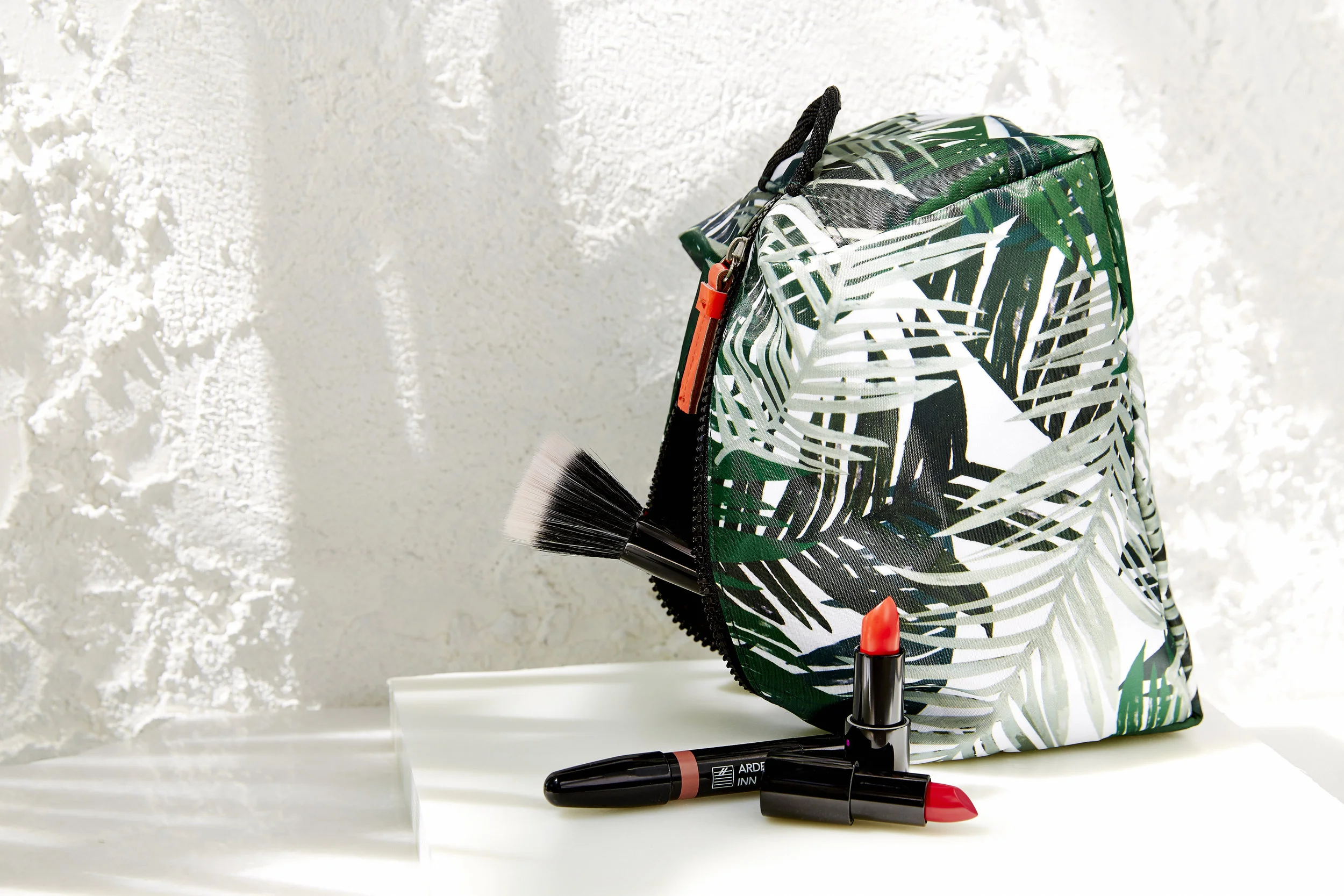 makeup_bag_31442x.jpg