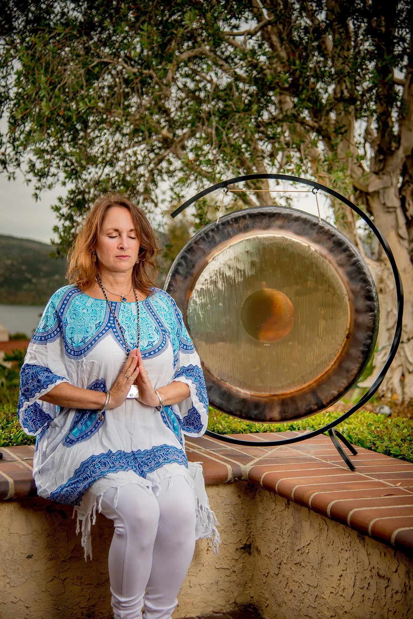 LisaGniady-gong-sound-healer-breath-treeoflife-1980-jm.jpg