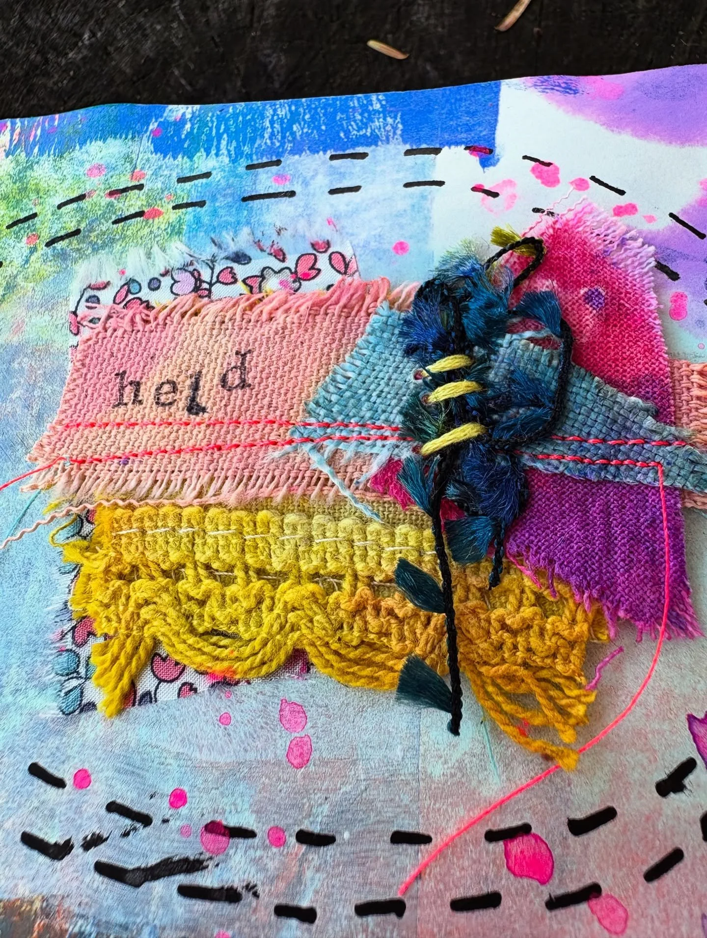 Holding all this texture. 😍
.
.
.
.
.
#kristinazzaro #kristinazzaroart #soulpositive #soulpositiveconnection #mixedmediaart #positivitythroughcreativity #artjournal #shareyourstory #mixedmediaartist #artjournalpage