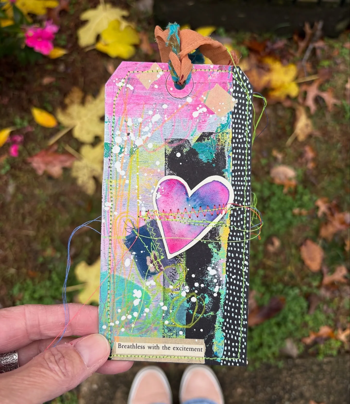 On a tag kick&hellip;. 🏷️ 🩷
.
.
.
.
#soulpositive #soulpositiveconnection #kristinazzaroart #kristinazzaro #mixedmediaart #positivitythroughcreativity