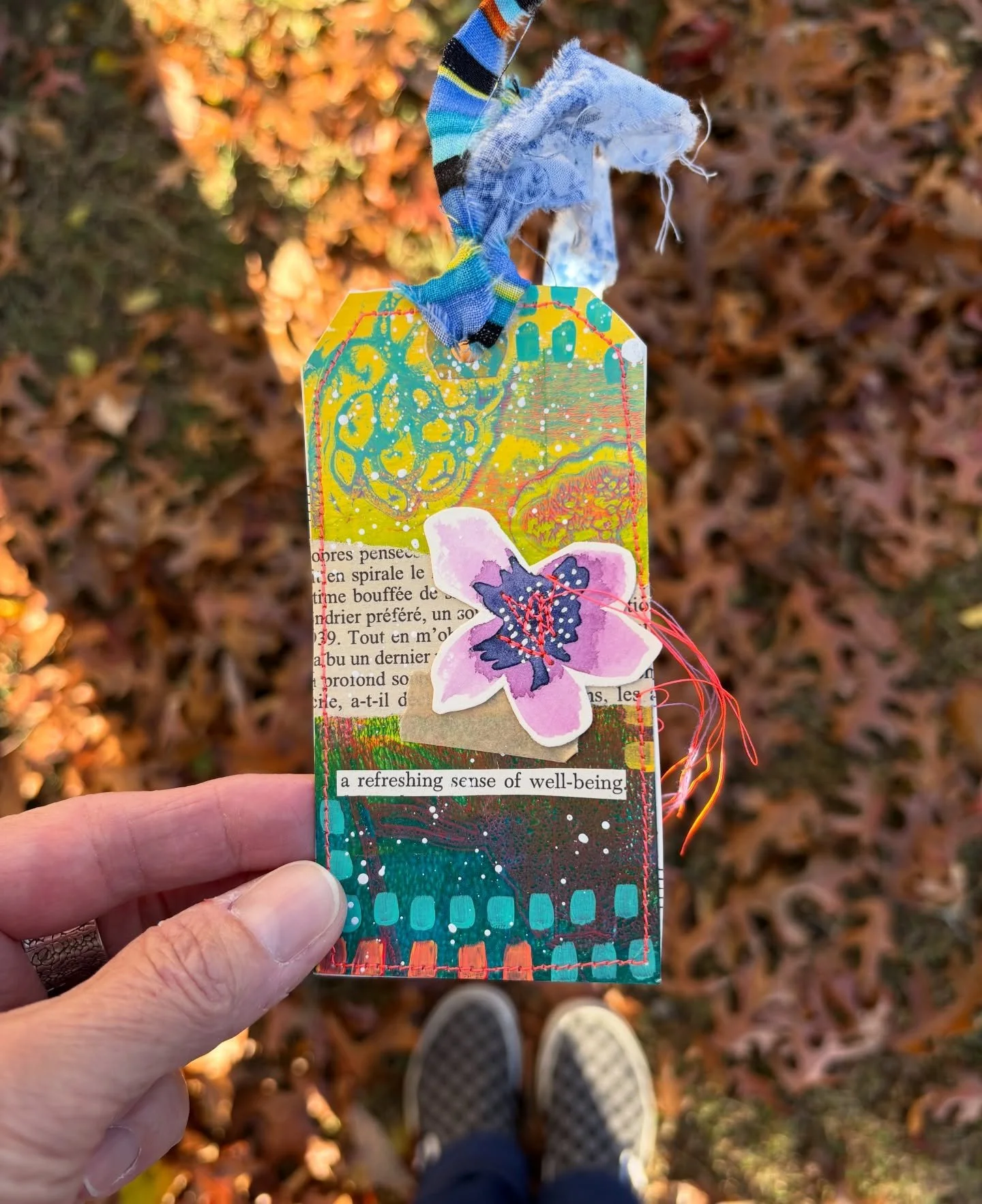 A Refreshing Sense of Wellbeing. 💜
&bull;
Happy Wednesday! 
.
.
.
#soulpositive #soulpositiveconnection #kristinazzaro #kristinazzaroart #positivitythroughcreativity #alteredshippingtags #mixedmediaart #mixedmedia