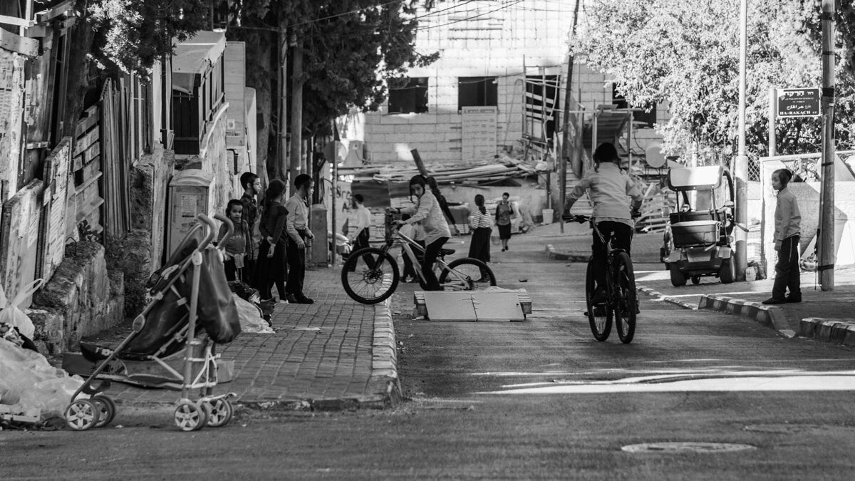 kinder in mea shearim_2.JPG