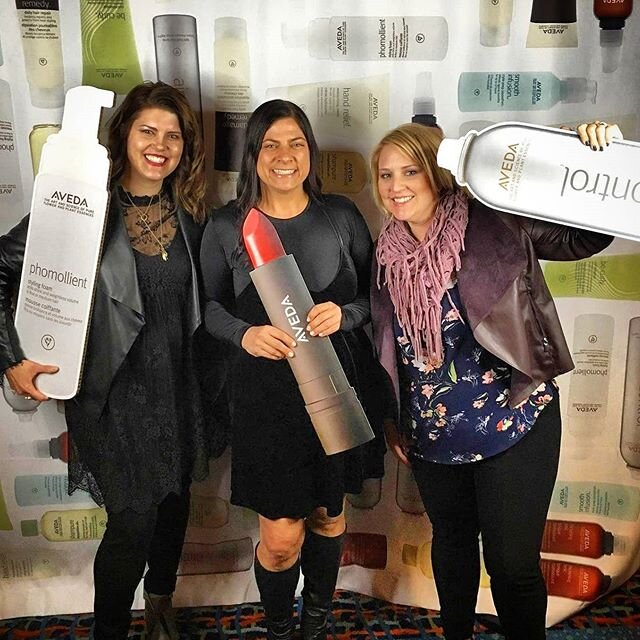 🌴Attention, SoCal AVEDA and Lemongrass Salon and Spa lovers!.
.
Been thinking a lot about my friends over at Lemongrass and reminiscing events like this one where we were able to hug, laugh and learn together in person!
.
Clients have asked me how t
