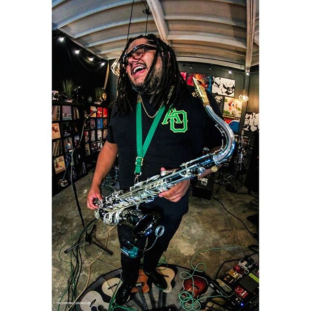 Hello there beautiful people! Just wanted to wish everyone a great weekend. Sending all of you love and light on this #fridaynight
________________________
📽:@the_corona_chronicles 
Taken at love stream with @rootsofmine
@17thstreetrecording
@roland