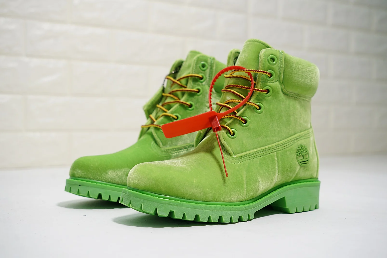 OFF-WHITE x Timberland Velvet Hiking Boots Green OWIA073E17478089.jpg