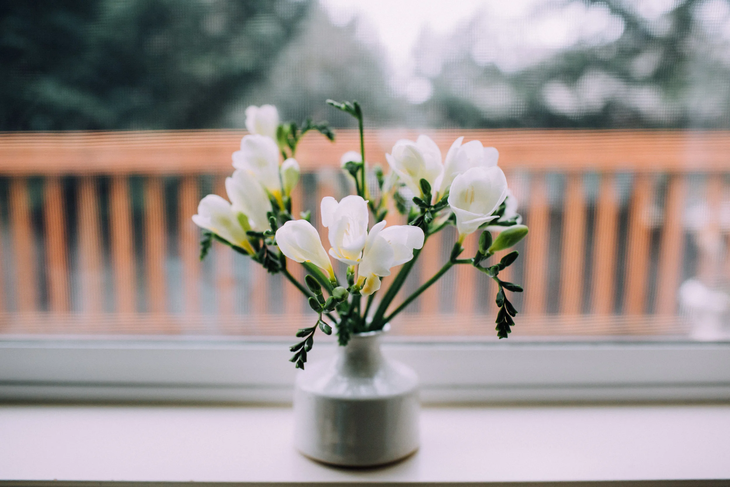Marilyn-WhiteFlowers.jpg