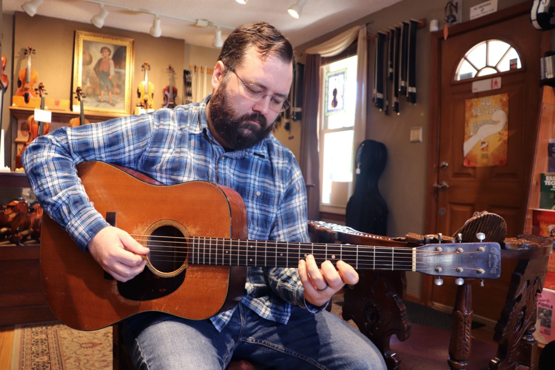 Justin guitar final.png