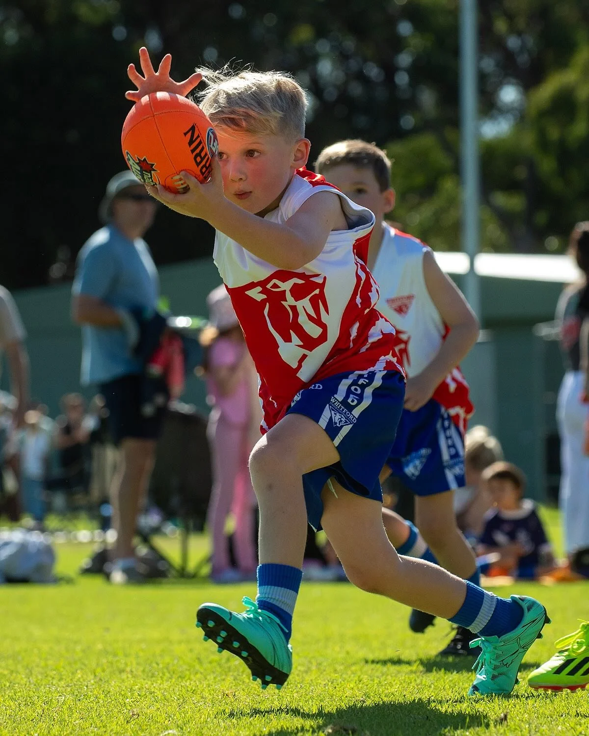 Auskick kicked off in the most perfect of conditions yesterday morning!
As always it&rsquo;s like herding cats in the first few weeks, but that&rsquo;s the fun of it&hellip; right??
Well Done to all of our kids (and parents) who stepped outside of th