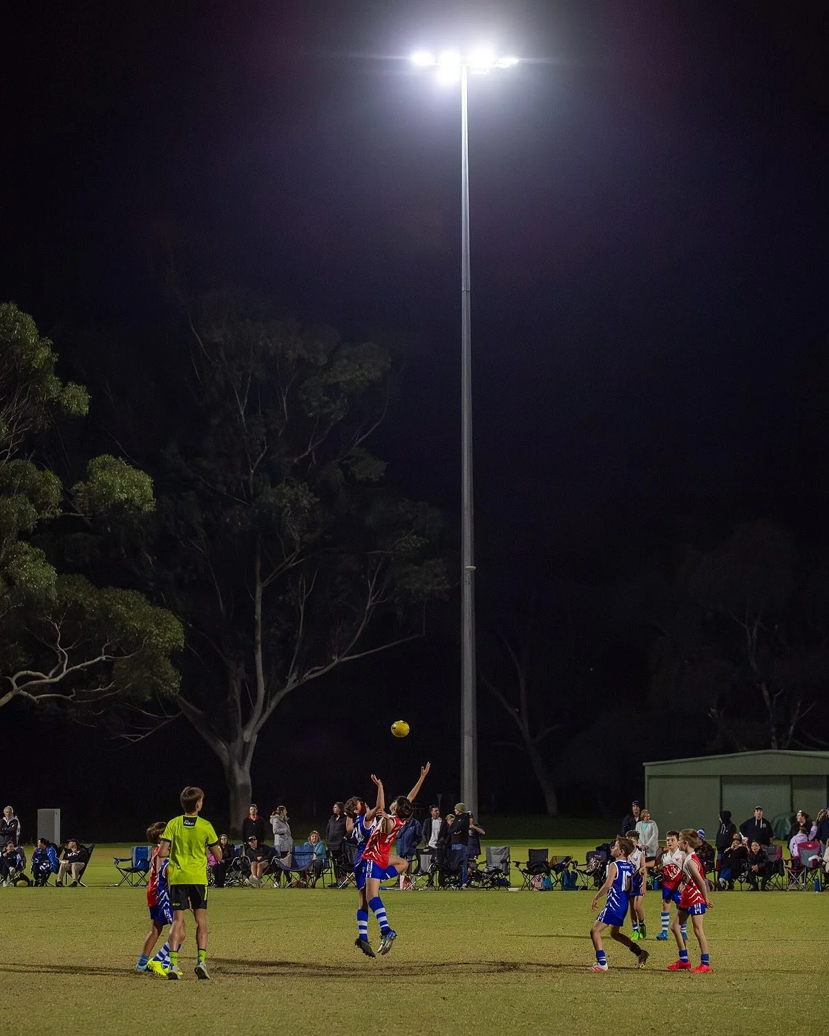 We are back under lights tomorrow night!
This time our Y2 @aflauskick players will get their first crack at playing a nighttime fixture!
The weather is looking fantastic and rumour has it that Roast Beef Rolls &amp; Chips are on the menu!

Photos: @m