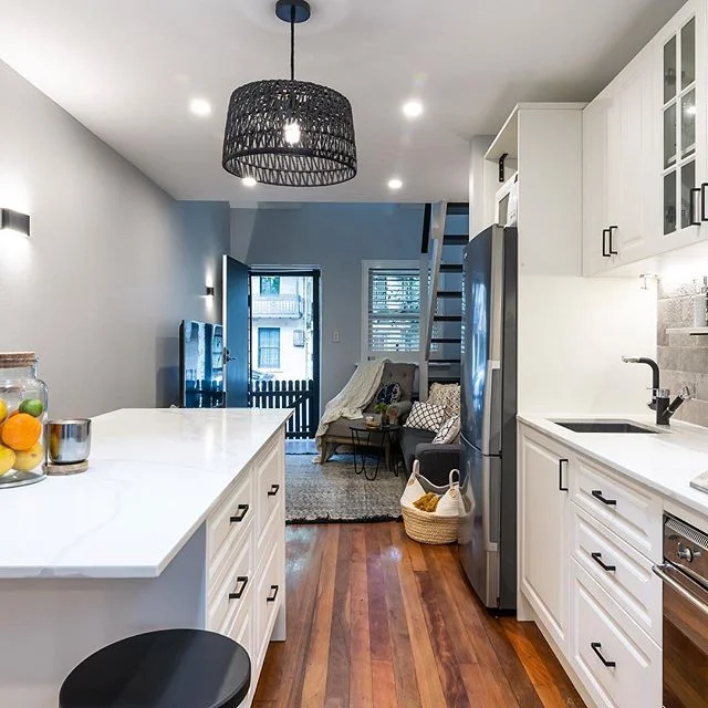 How gorgeous is the interior of this tiny terrace.  #lovespacephotography #sydneyinteriors #victorianterrace #darlinghurst #homestyling #interiorphotography #sydneypropertymarket #sydneyrealestate #realestatesydney #nikond610 #amazing