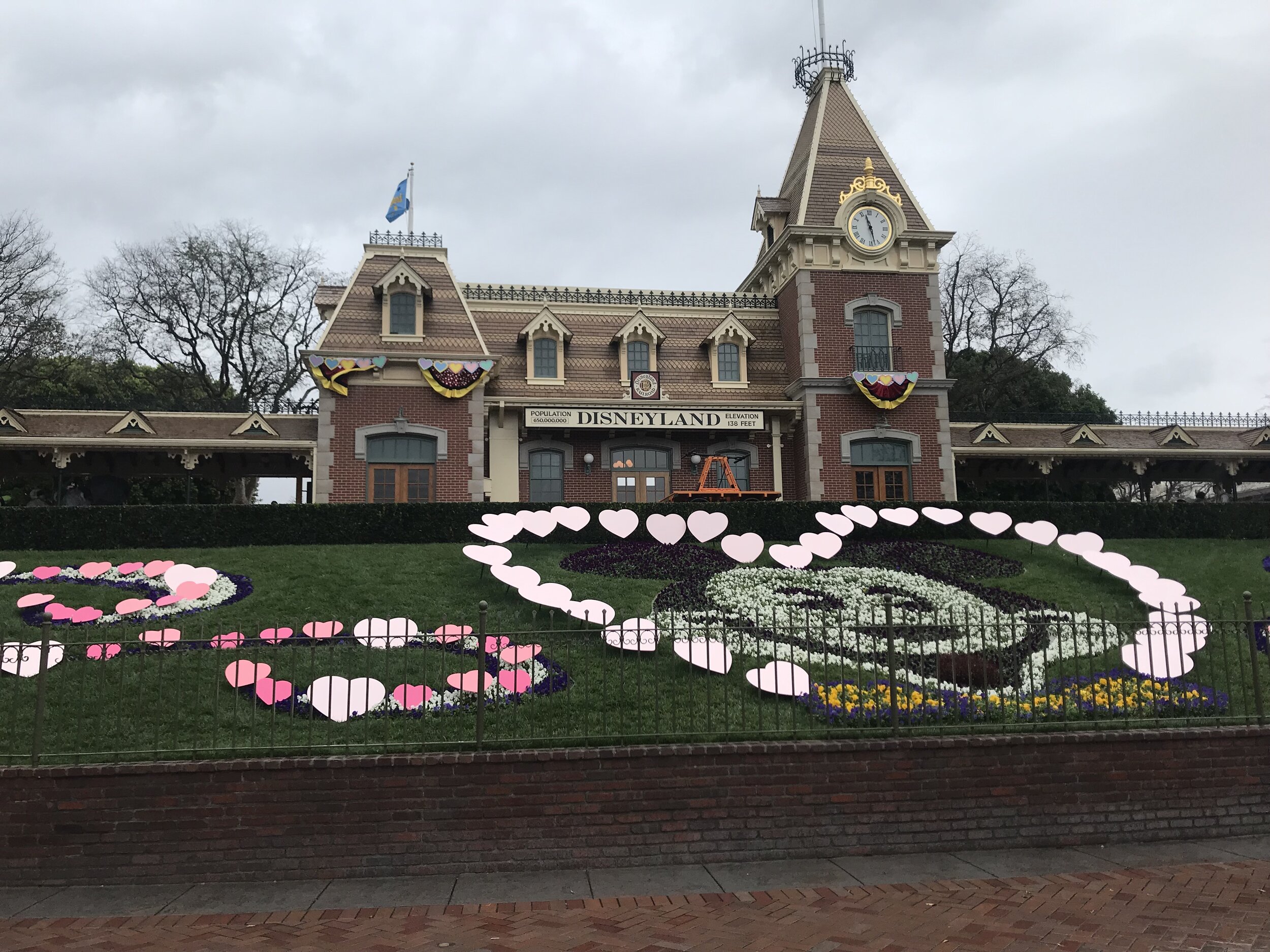 disneyland blog 14 front gate disneyland.JPG