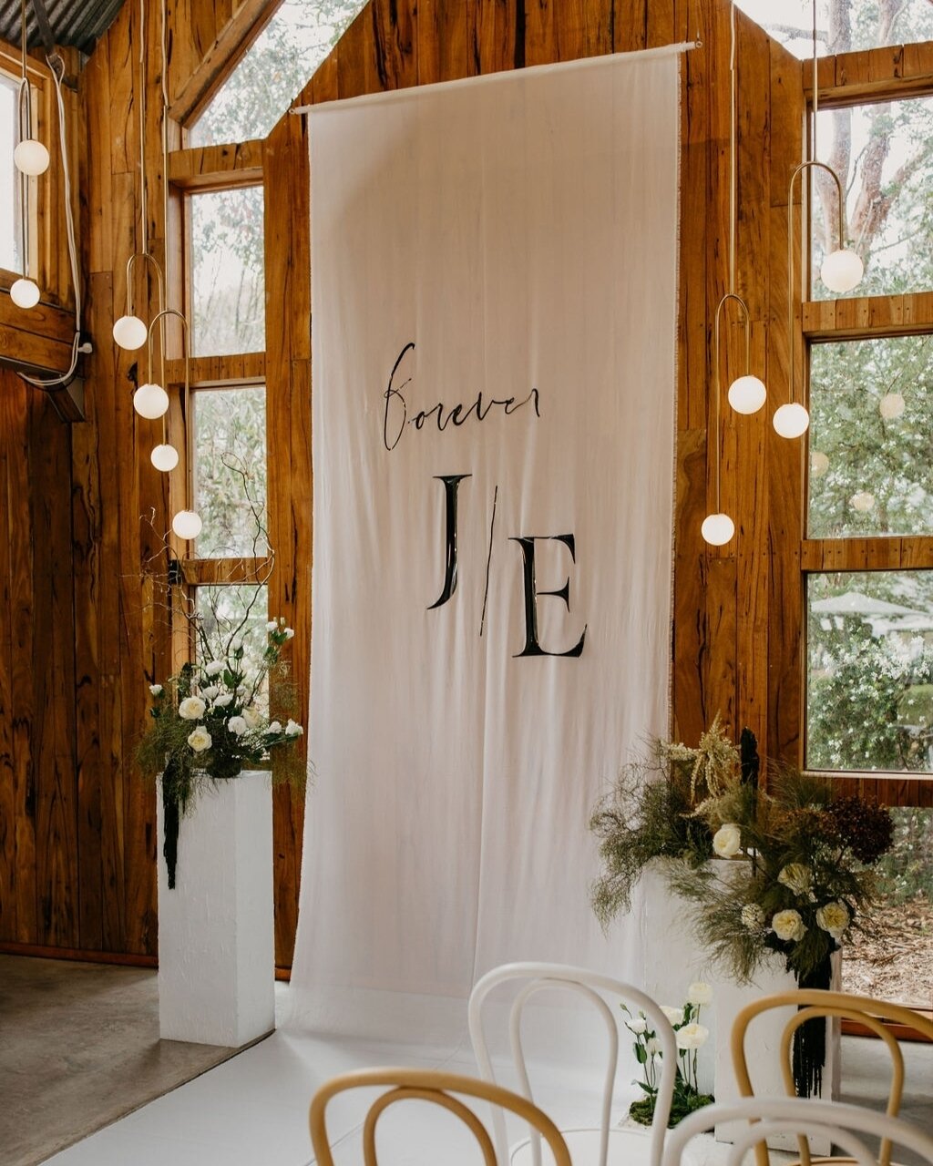 Dreamy ceremony set up from our 2022 event by @the_weddingconceptwa with florals by @honeybloom.florals lighting by @festoon_lighting ceremony chairs from @diamondeventco and table wares from @sweventstudio in the @oldbroadwaterfarm Pavilion.
📷 @lov