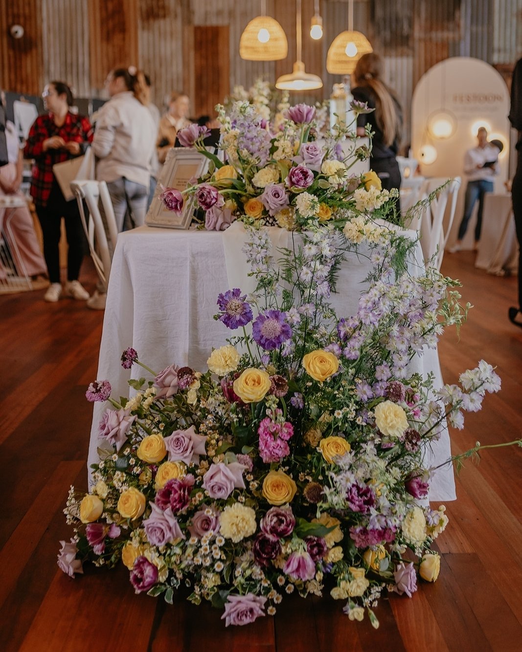 A moment of appreciation for this beauty by our 2023 sponsor @scentiment_flowers 🤩

@placeoflove.photoandfilm
@scentiment_flowers
@sweventstudio
@festoon_lighting

#welovelove #fromthisday #wedding #southwestwedding #marrydownsouth #margaretriver #d