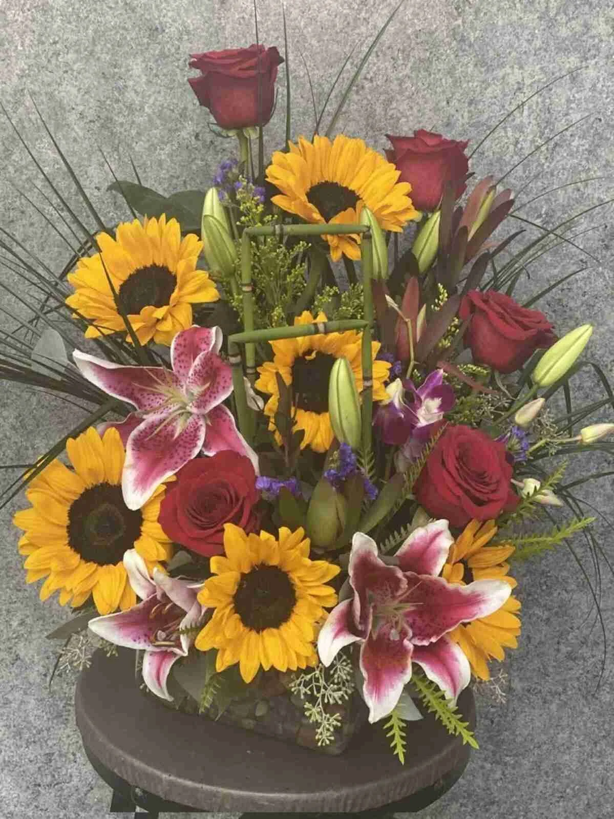 sunburst-bouquet-marin-flowers_2_optimized.jpg