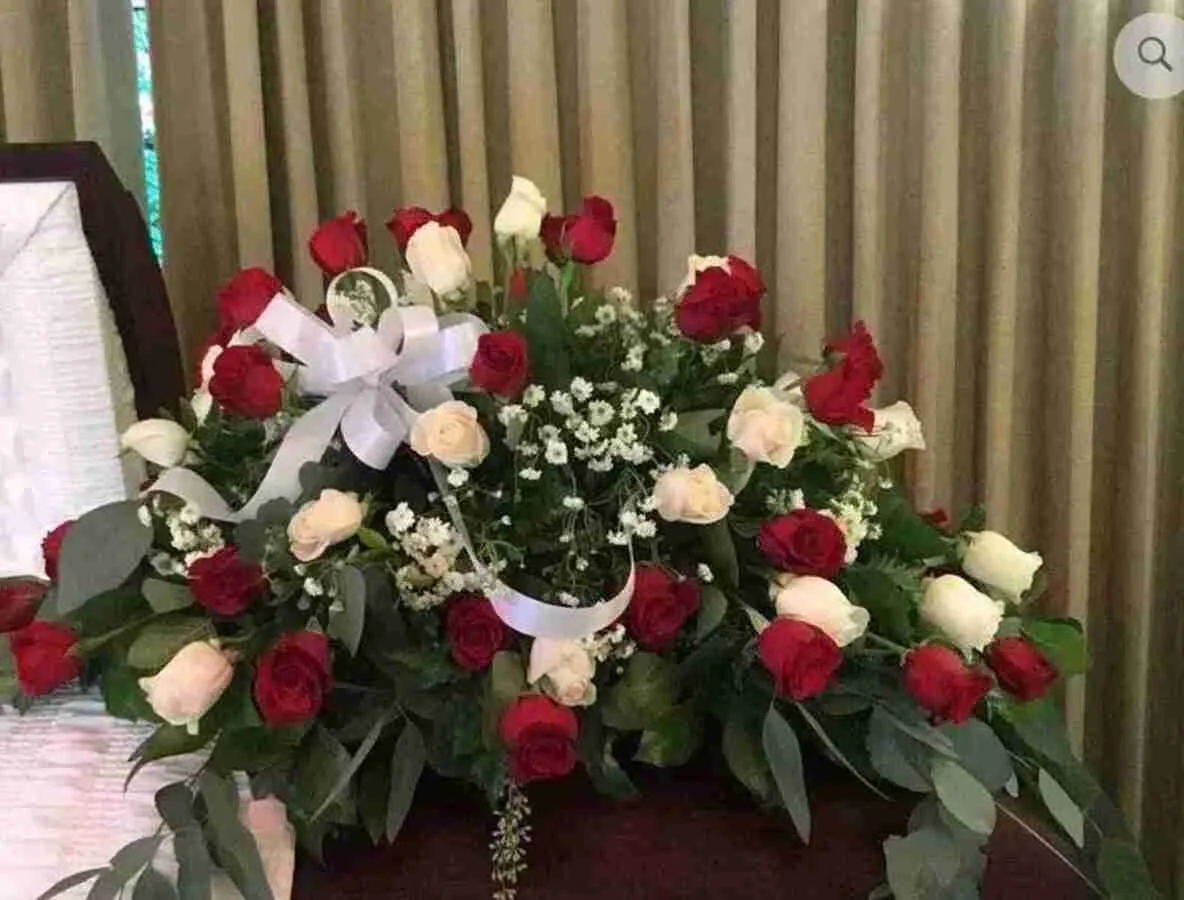 casket-arrangement (17).jpg