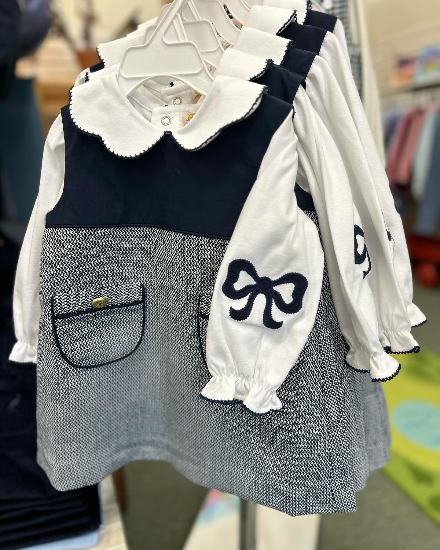 Oh the cuteness!!
So many great new arrivals from @thebeaufortbonnetcompany to highlight..!
(Check out today&rsquo;s story for a peek)
.
.
#childrensshop #childrensshopatl #tbbc #shoptbbc #newfallarivals #boymoms #girlmoms #shopsmall #shoplocal