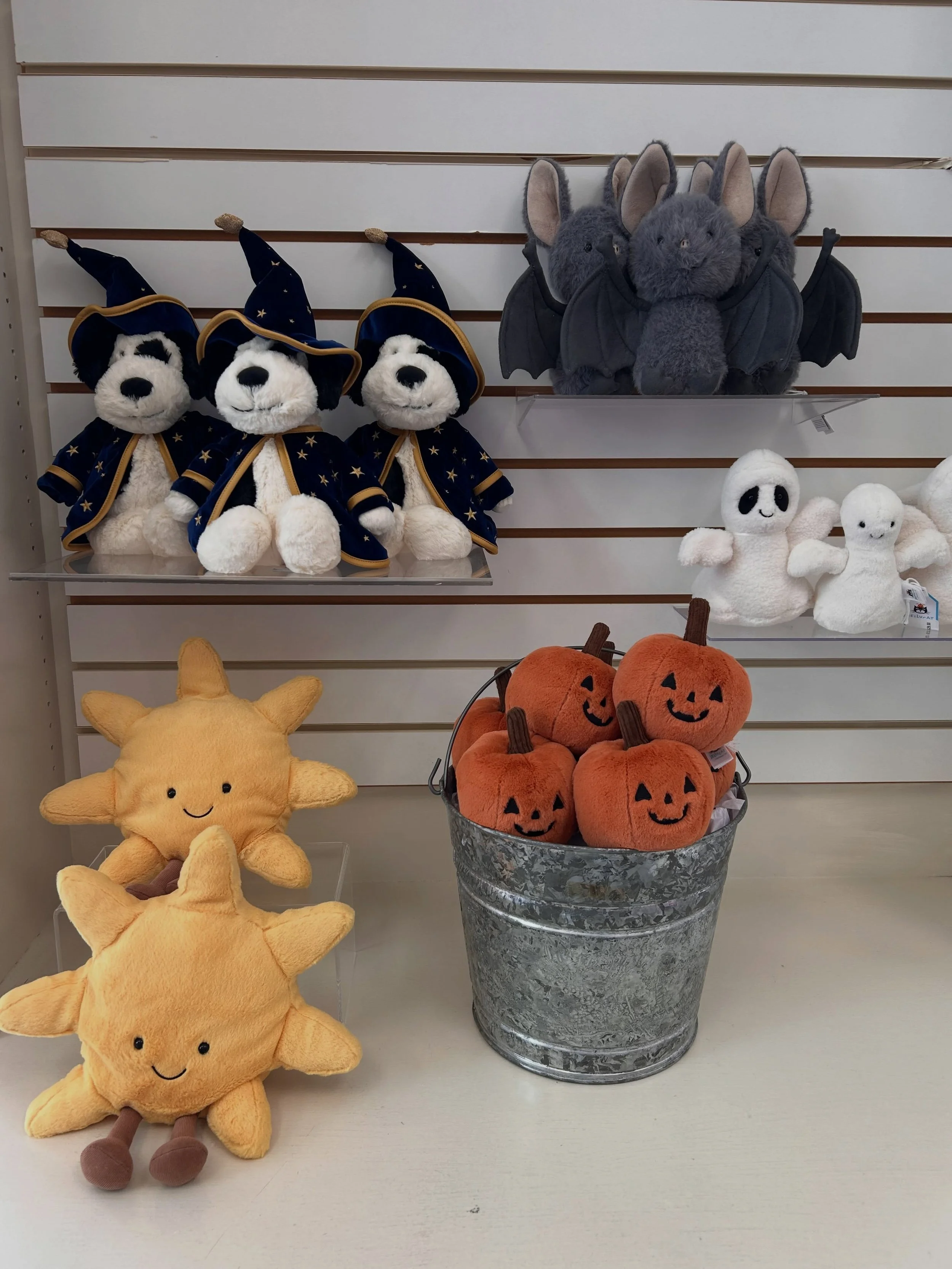 NEW!! NEW!! We are loving these fun Halloween Jellycats that we&rsquo;ve just put out! 🦇🎃👻
.
.
#jellycat #halloweenjellycat #newfallarrivals #shopsmall