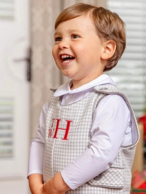 Grey is a beautiful color for Fall or Holiday time 🩶
.
.
#childrensshop #childrensshopatl #beaufortbonnet #grey #shoplocal