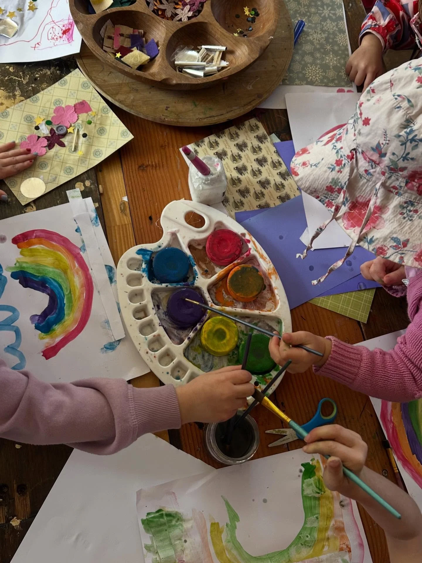 Creating with intention, curiosity and confidence.
Hands explore, ideas lead, and creativity becomes a language of its own 🎨⭐️ 
.
.
.
#ashgrovehouse #bowereducation #creativity #curiosity #community