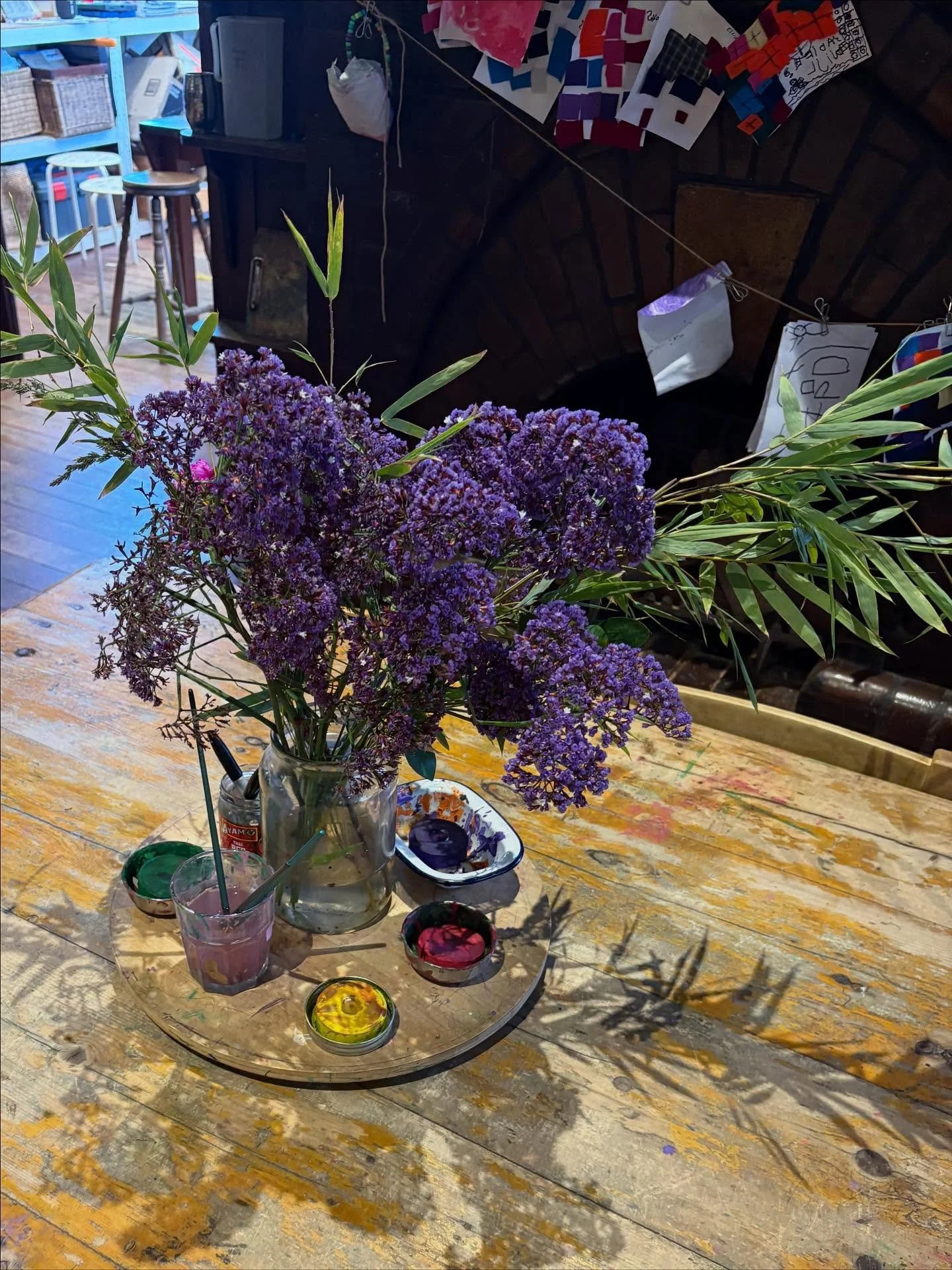 'Children need the freedom to appreciate the infinite resources of their hands, their eyes and their ears, the resources of forms, materials, sounds and colours' - Loris Malaguzzi ⭐️
.
.
.
#ashgrovehouse #bowereducation #reggioinspired #community #pr